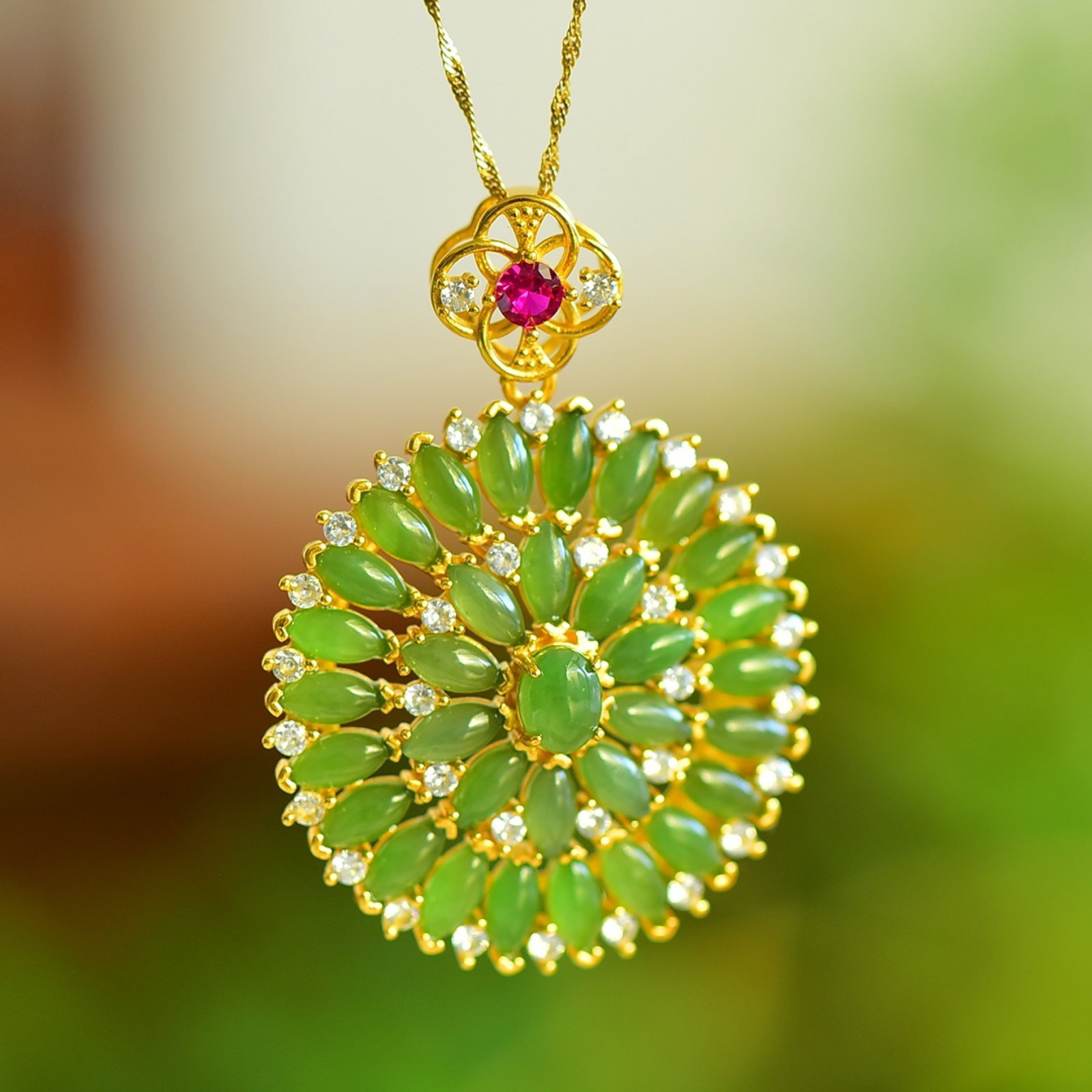 An Exquisite Sterling Silver-Gold Plated Inlaid Jasper Pendant: An Exquisite Sterling Silver-Gold Plated Inlaid Jasper Pendant,Size:0.2inx0.3in 纯银镀金镶碧玉项链