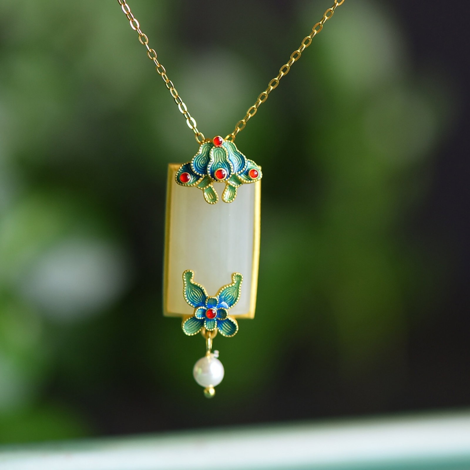 An Exquisite Sterling Silver-Gold Plated Inlaid White Jade Pendant: An Exquisite Sterling Silver-Gold Plated Inlaid White Jade Pendant 纯银镀金镶白玉吊坠