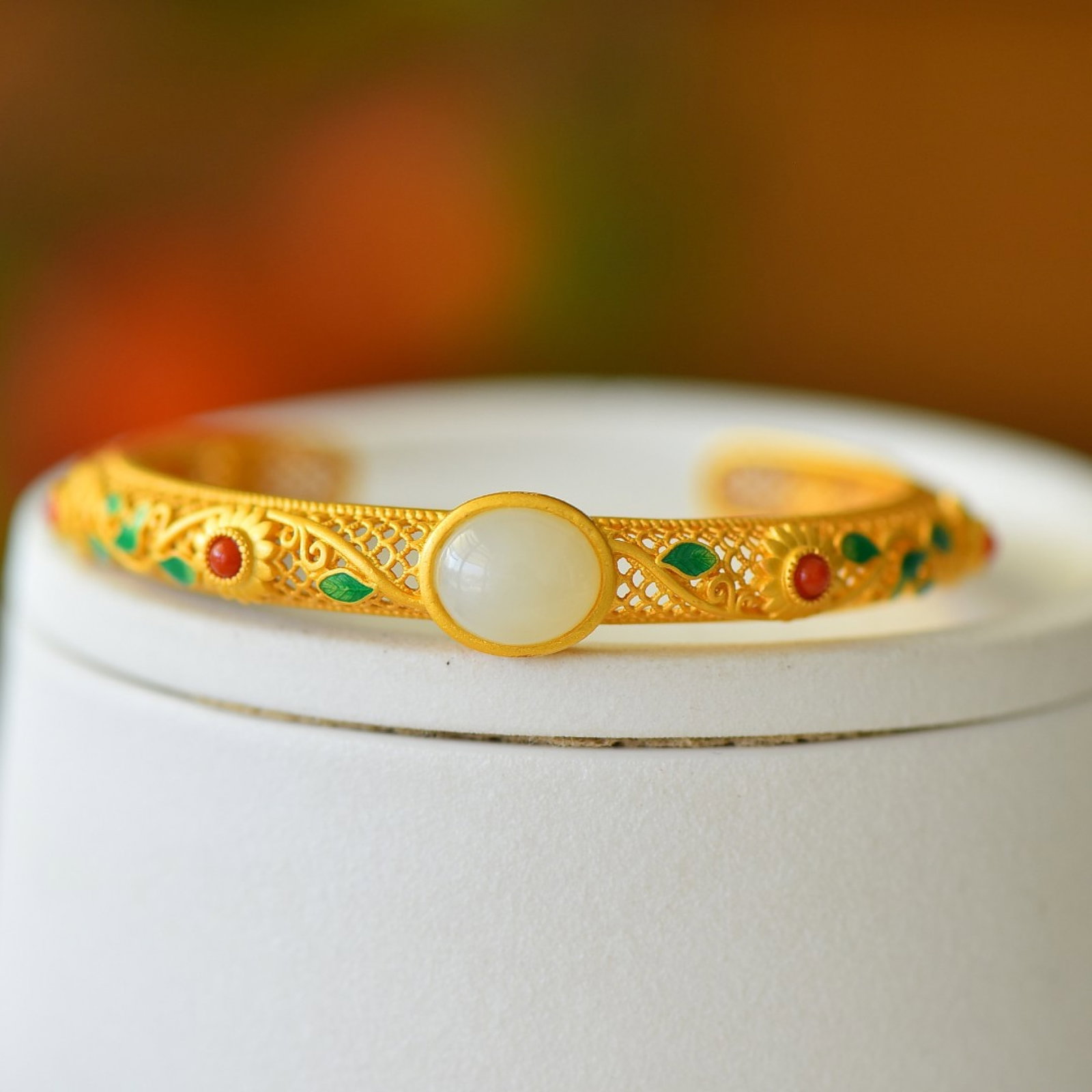 An Exquisite Sterling Silver-Gold Plated Inlaid White Jade Bracelet: An Exquisite Sterling Silver-Gold Plated Inlaid White Jade Bracelet 纯银镀金镶白玉手镯