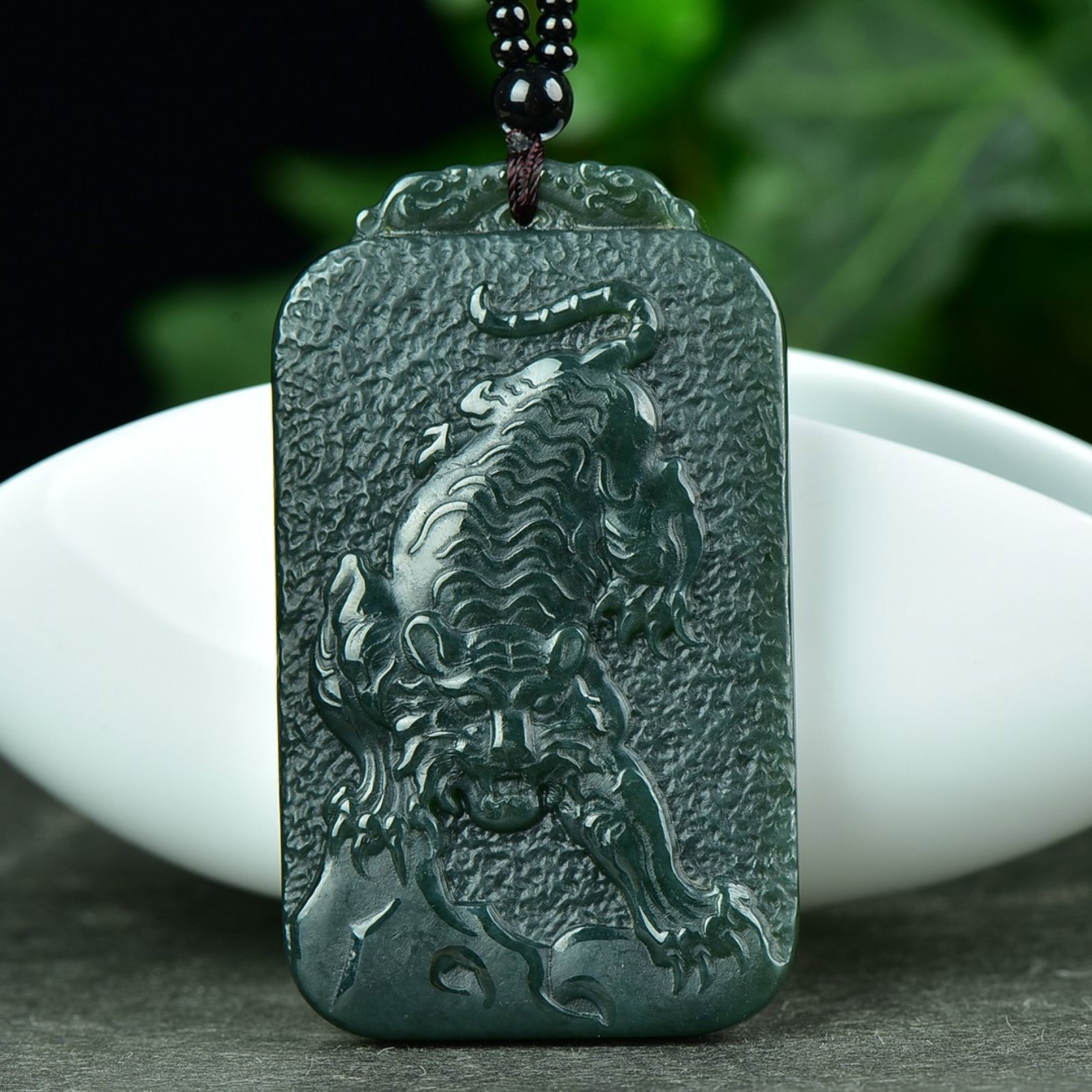 An Exquisite Sapphire Tiger Pattern Pendant: An Exquisite Sapphire Tiger Pattern Pendant,Size:1.6inx2.7in 寓意:做工细腻,玉质干净 青玉虎纹吊坠