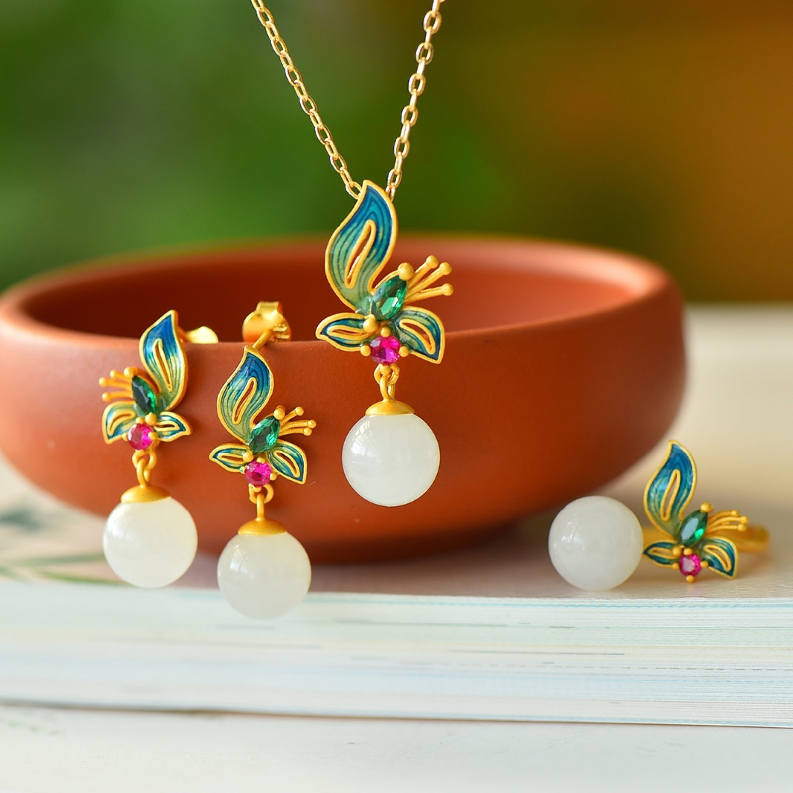 A Set of Fine Sterling Silver-Gold Plated Inlaid White Jade Enamel Jewelrys: A Set of Fine Sterling Silver-Gold Plated Inlaid White Jade Enamel Jewelrys, 一套纯银镀金镶白玉珐琅首饰