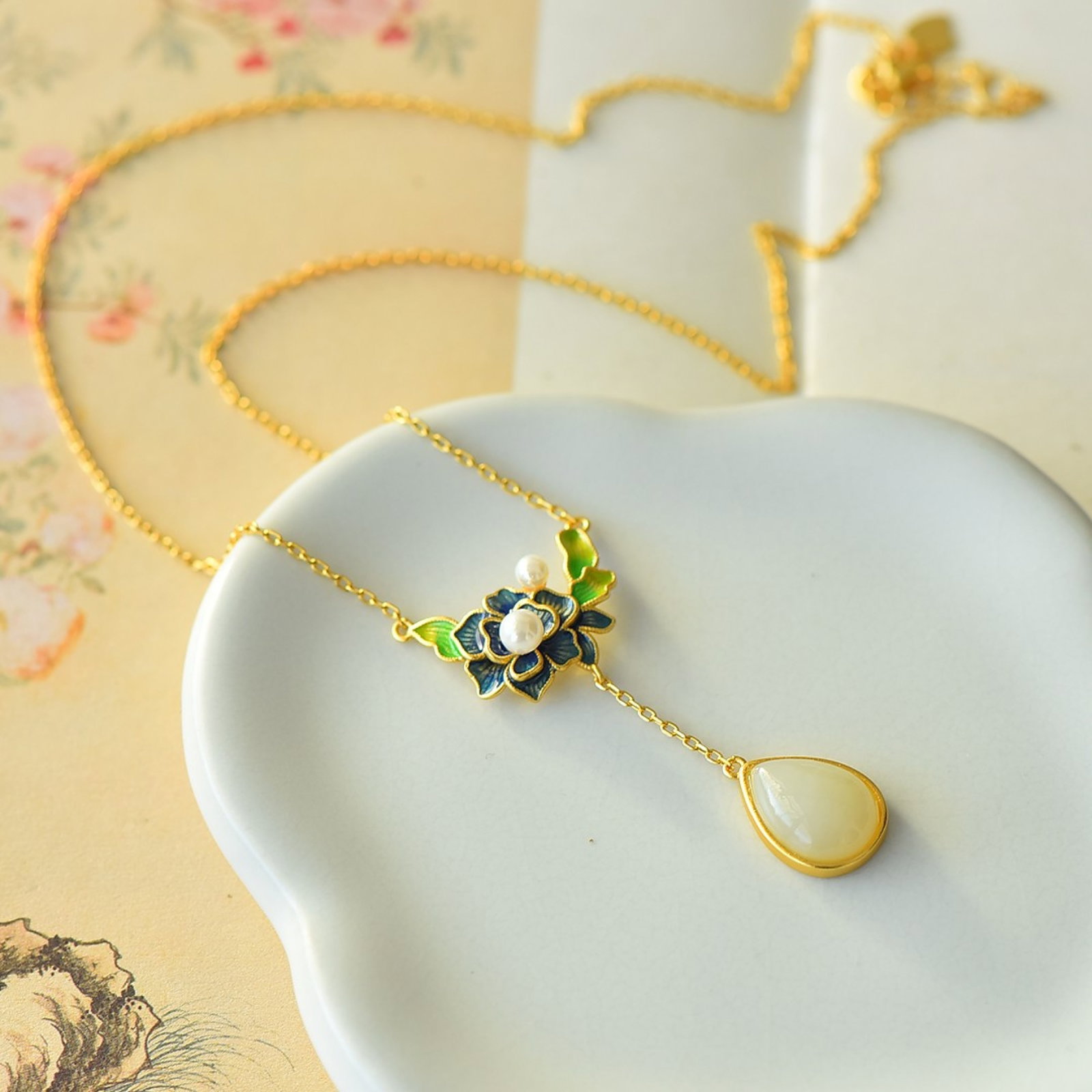 An Exquisite Sterling Silver-Gold Plated Inlaid White Jade Pendant,Inlaid Pearl: An Exquisite Sterling Silver-Gold Plated Inlaid White Jade Pendant,Inlaid Pearl 纯银镀金镶白玉吊坠,嵌珍珠