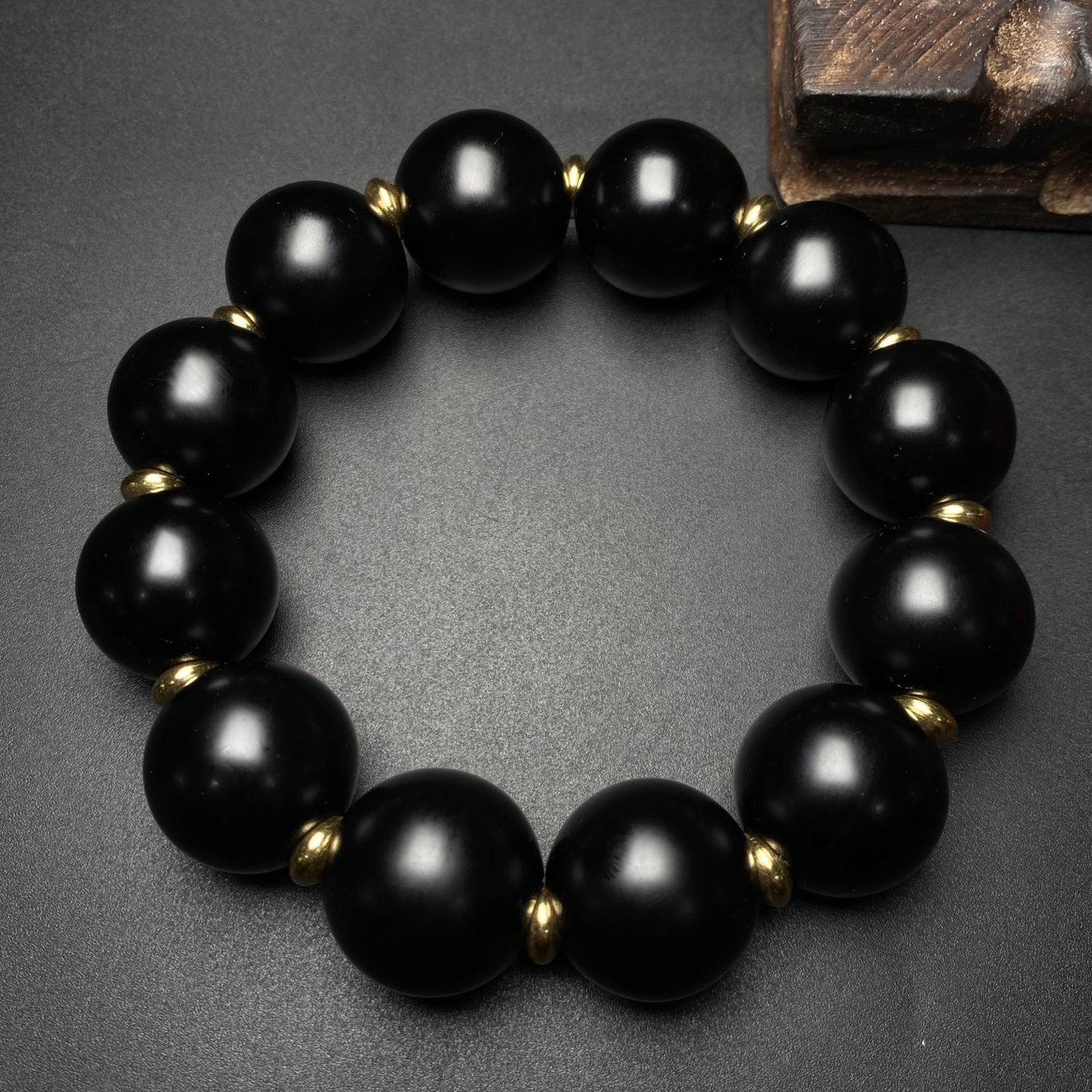 An Exquisite Agate Bracelet - 7