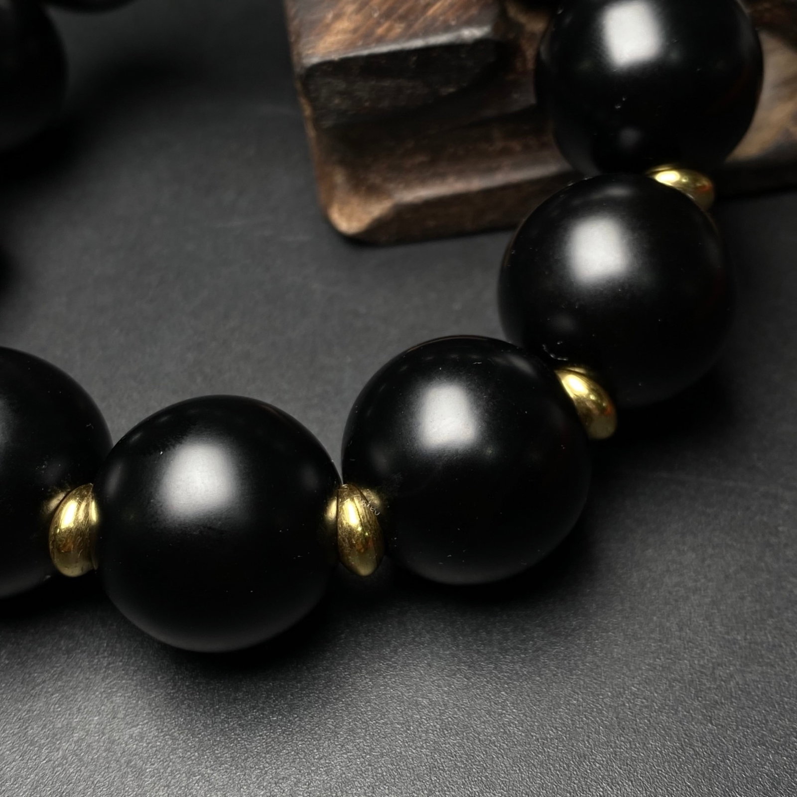An Exquisite Agate Bracelet - 8