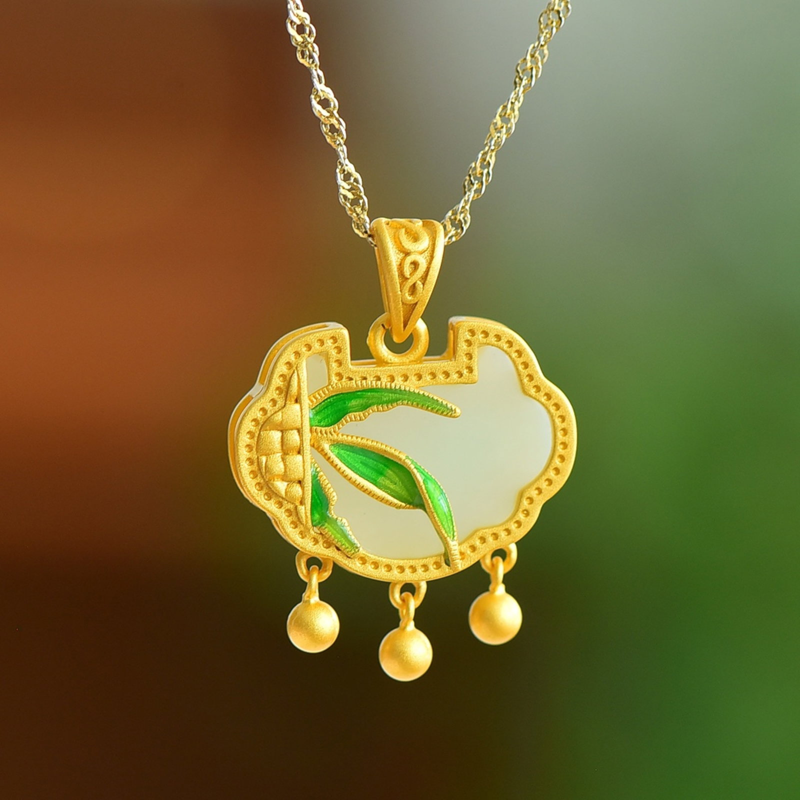 An Exquisite Sterling Silver-Gold Plated Inlaid White Jade Enamel Pendant: An Exquisite Sterling Silver-Gold Plated Inlaid White Jade Enamel Pendant, 纯银镀金镶白玉珐琅吊坠