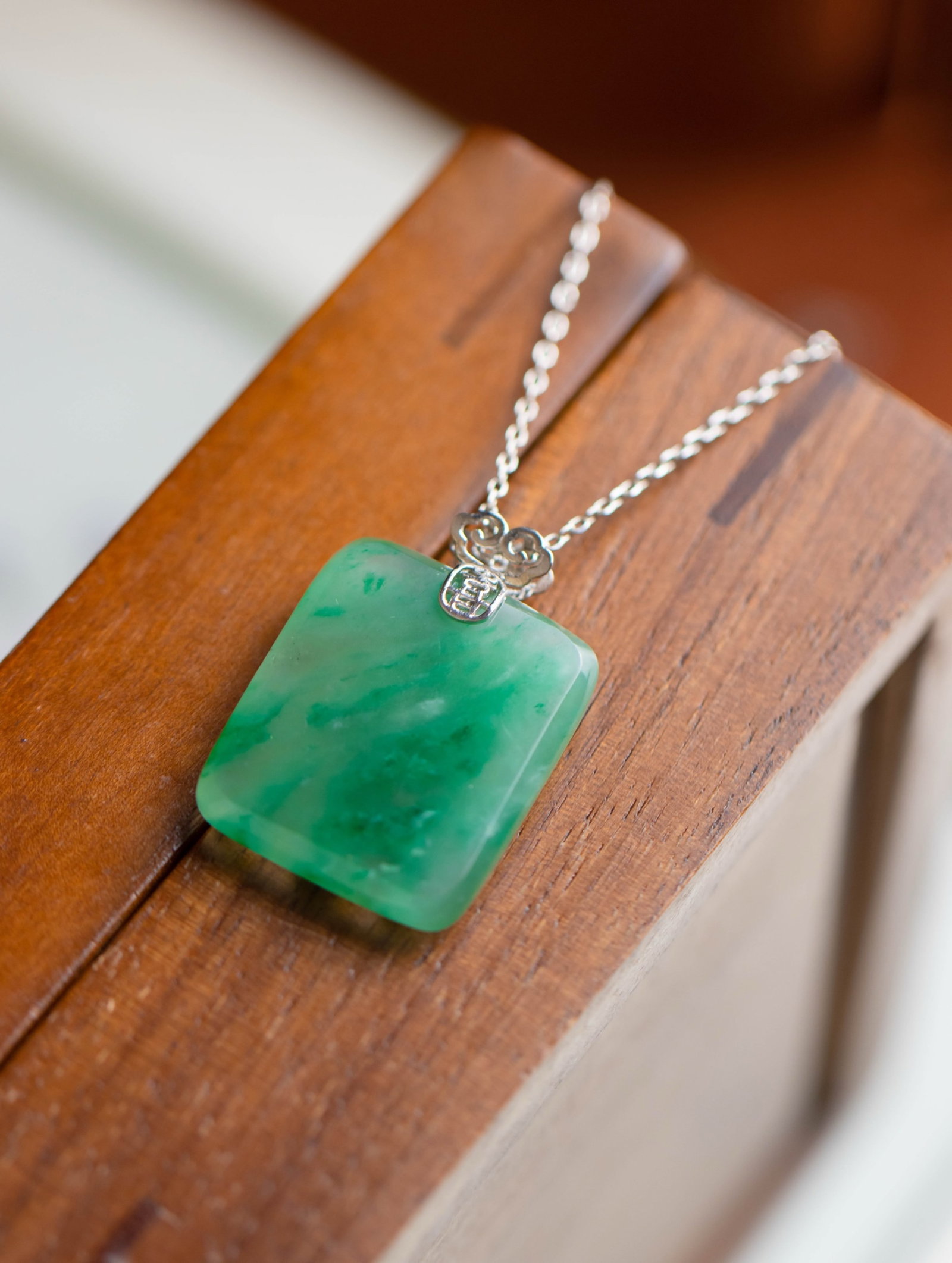 An Exquisite Sterling Silver Inlaid Jadeite Pendant: An Exquisite Sterling Silver Inlaid Jadeite Pendant 纯银镶翡翠吊坠