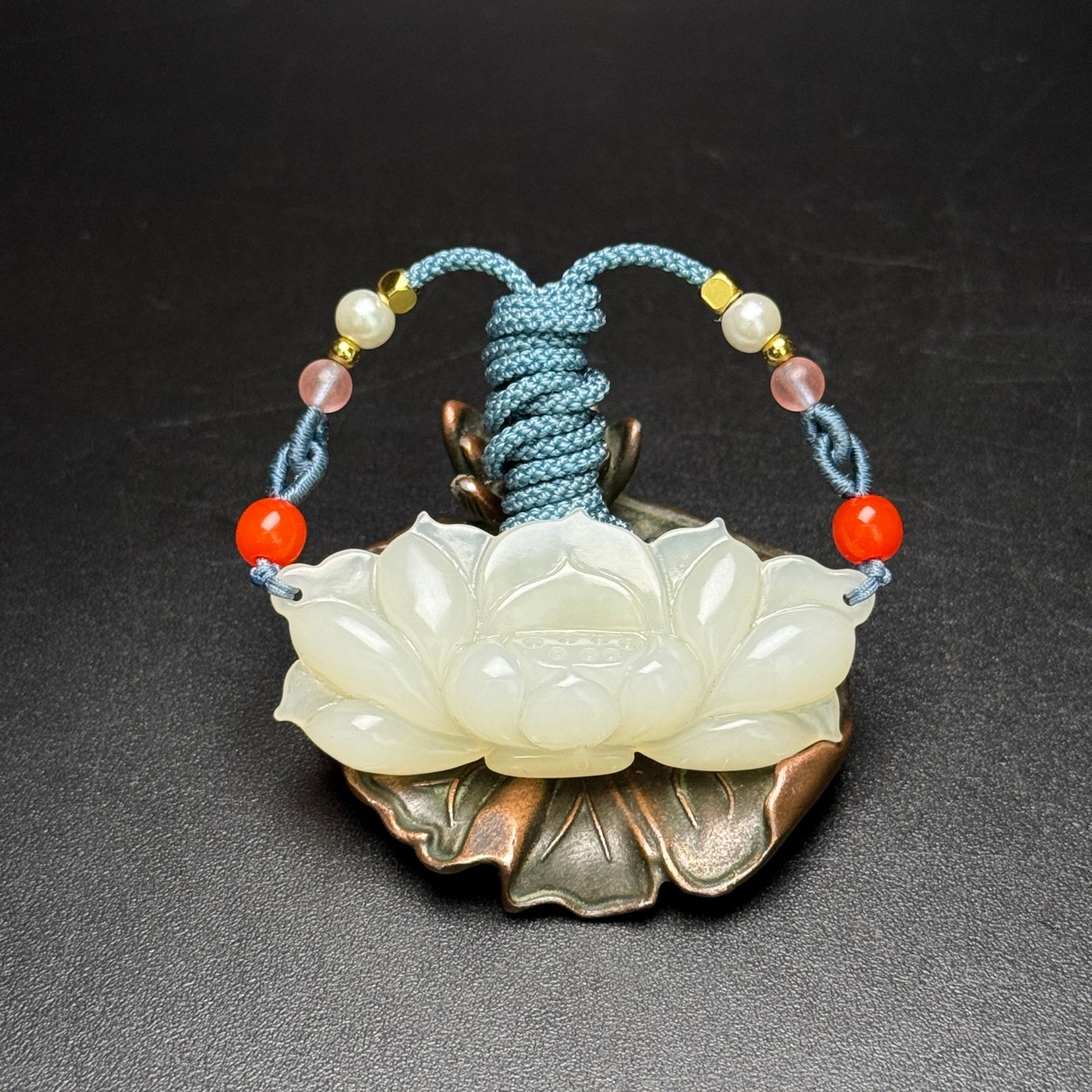 An Exquisite White Jade Lotus Pendant: An Exquisite White Jade Lotus Pendant,Qing Dynasty,China,Size:53mmx24mmx10mm,Weight:16g 白玉莲花挂件,中国清代