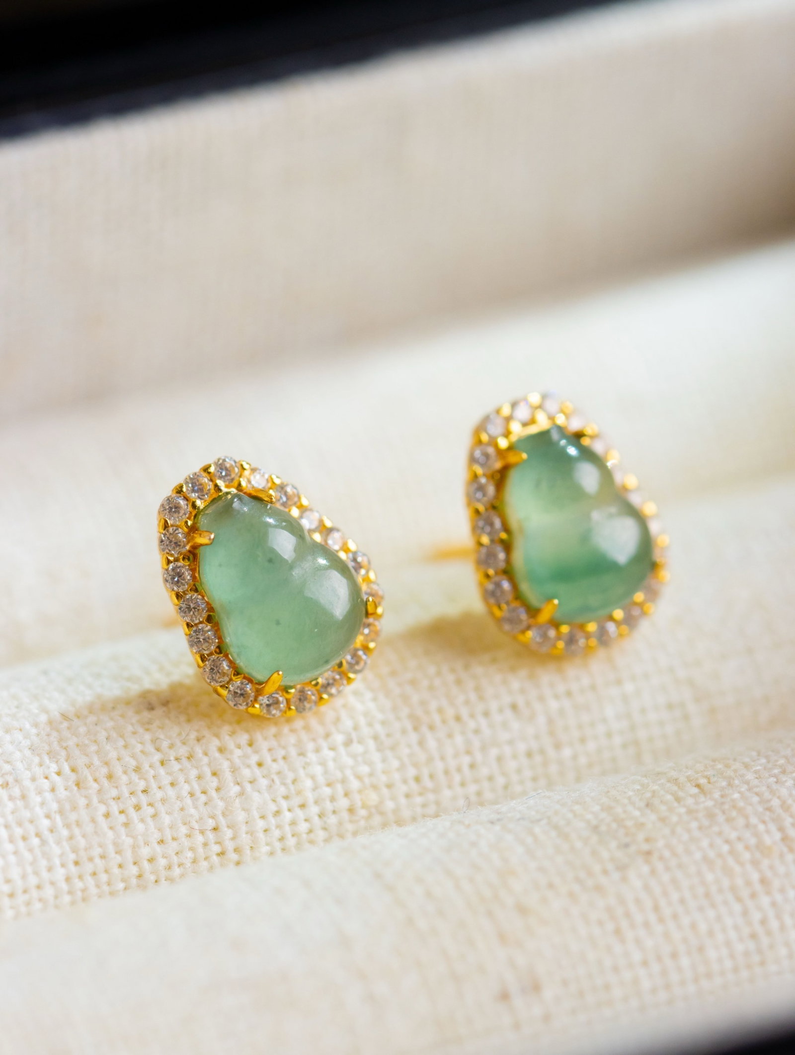 A Pair of Exquisite Sterling Silver-Gold Plated Inlaid Jadeite Gourd Earrings, Inlaid Diamond: A Pair of Exquisite Sterling Silver-Gold Plated Inlaid Jadeite Gourd Earrings, Inlaid Diamond 一对纯银镀金镶翡翠葫芦耳钉,&
