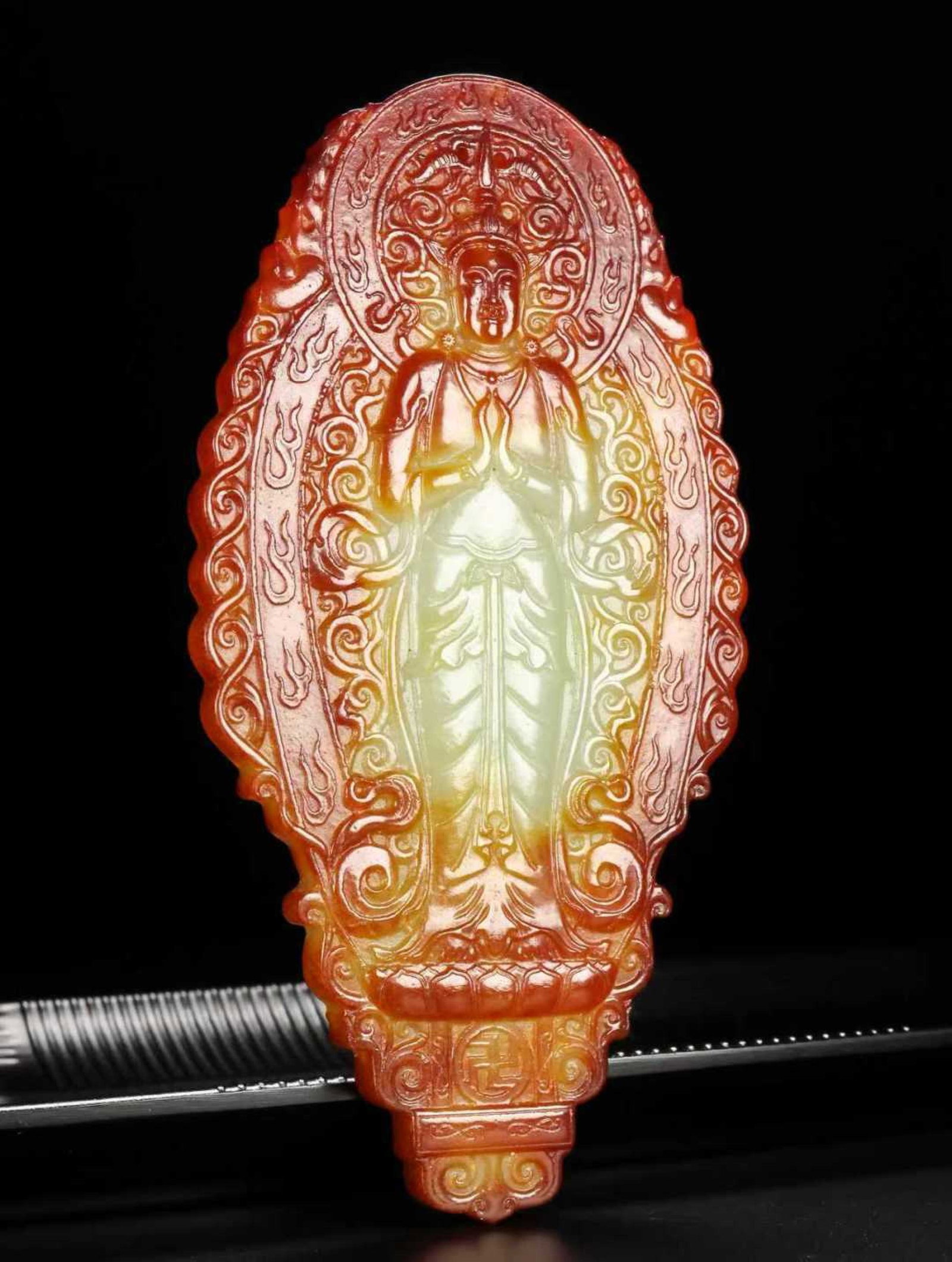 An Exquisite White Jade Buddha Statue Pattern Pendant: An Exquisite White Jade Buddha Statue Pattern Pendant,Qing Dynasty,China,Size:5.9inx3.1inx0.3in,Weight:178g 白玉佛像纹挂件,中国清代