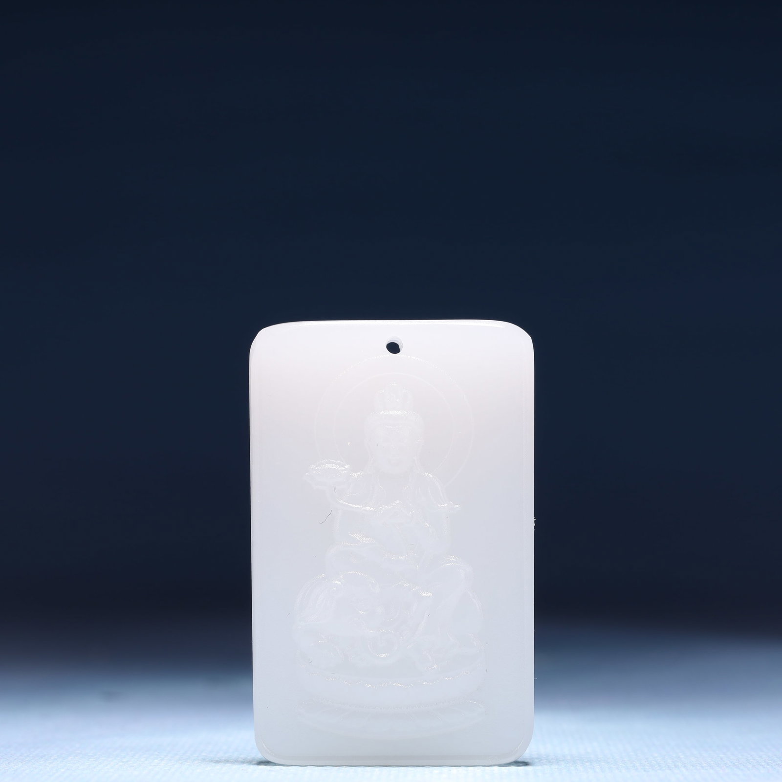 An Exquisite White Jade Statue of Avalokitesvara Pendant: An Exquisite White Jade Statue of Avalokitesvara Pendant,Size:1.4inx0.4inx2.2in,Weight:40g 白玉观音像牌