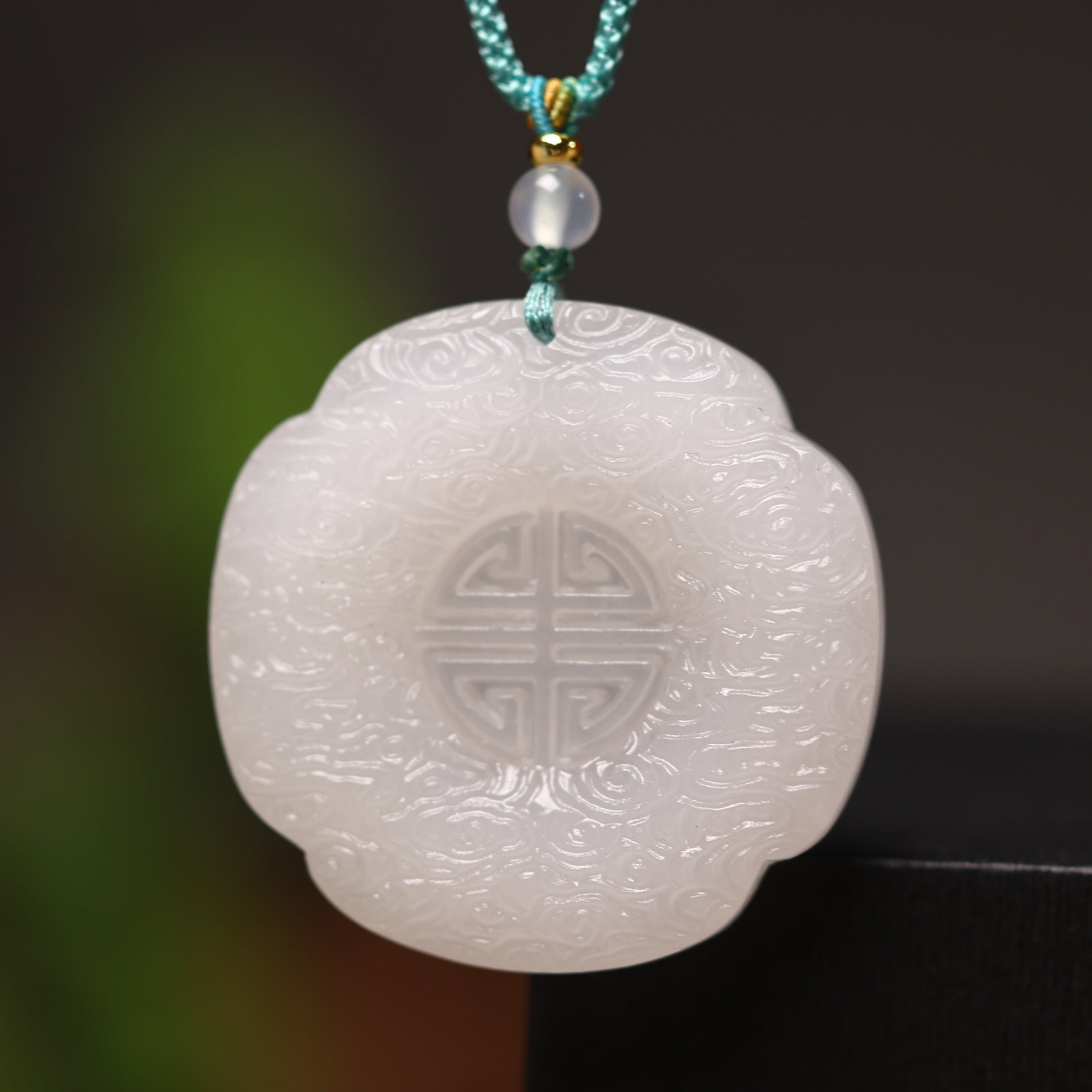 An Exquisite White Jade Auspicious Cloud Pattern Pendant - 3