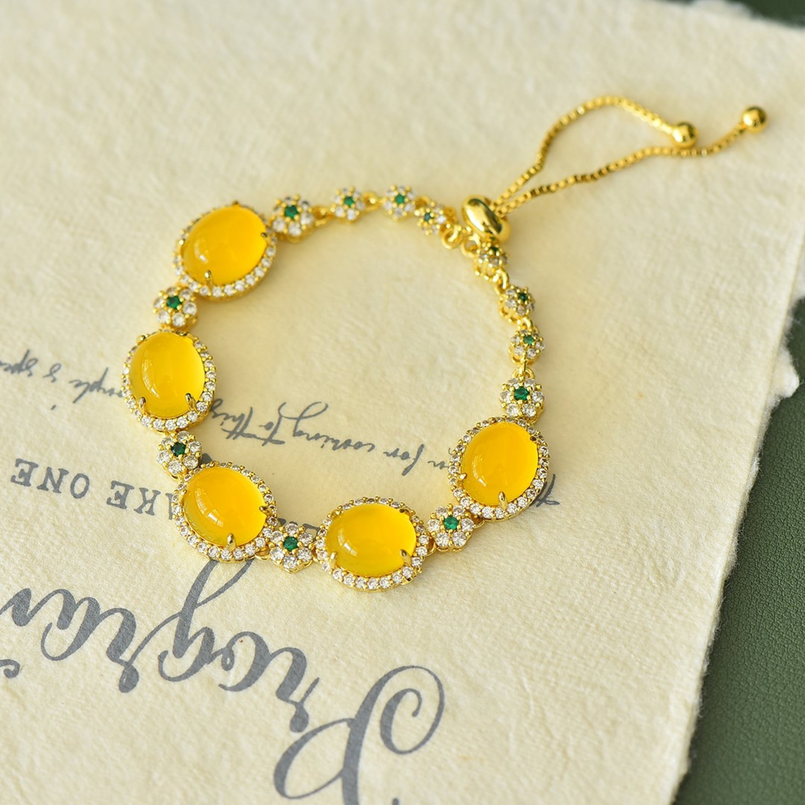 An Exquisite Bracelets,Inlaid Diamond: An Exquisite Bracelets Size:10mmx12mm 手链