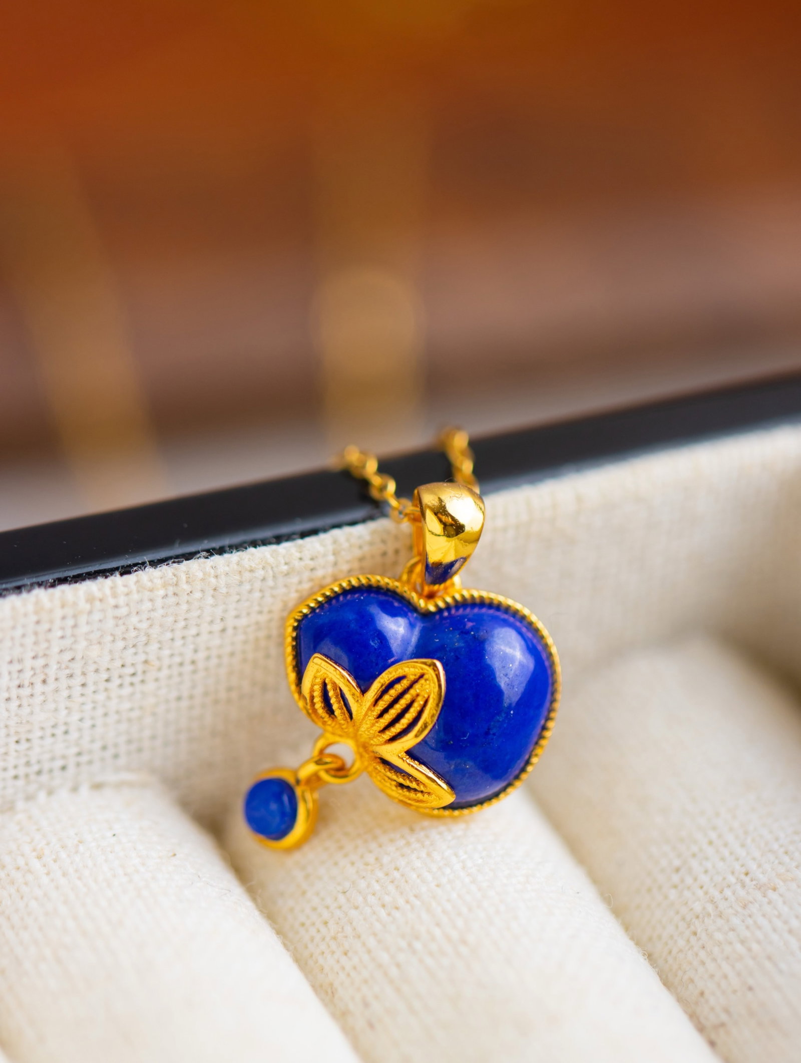 An Exquisite Sterling Silver-Gold Plated Inlaid Lapis Lazuli Gourd Pendant: An Exquisite Sterling Silver-Gold Plated Inlaid Lapis Lazuli Gourd Pendant 纯银镀金镶青金石葫芦吊坠