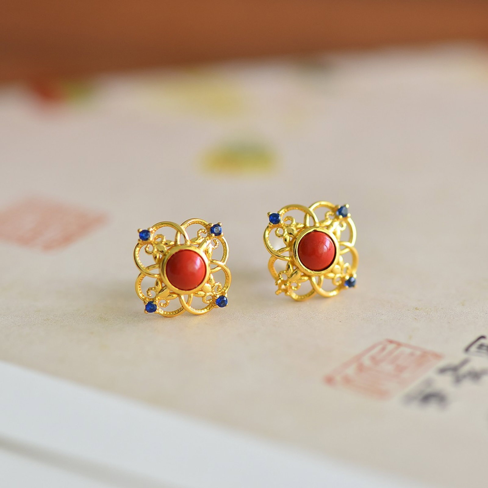 A Pair of Exquisite Sterling Silver-Gold Plated Inlaid Cinnabar Earrings: A Pair of Exquisite Sterling Silver-Gold Plated Inlaid Cinnabar Earrings,Size:5mmx5mm 一对纯银镀金镶朱砂耳钉