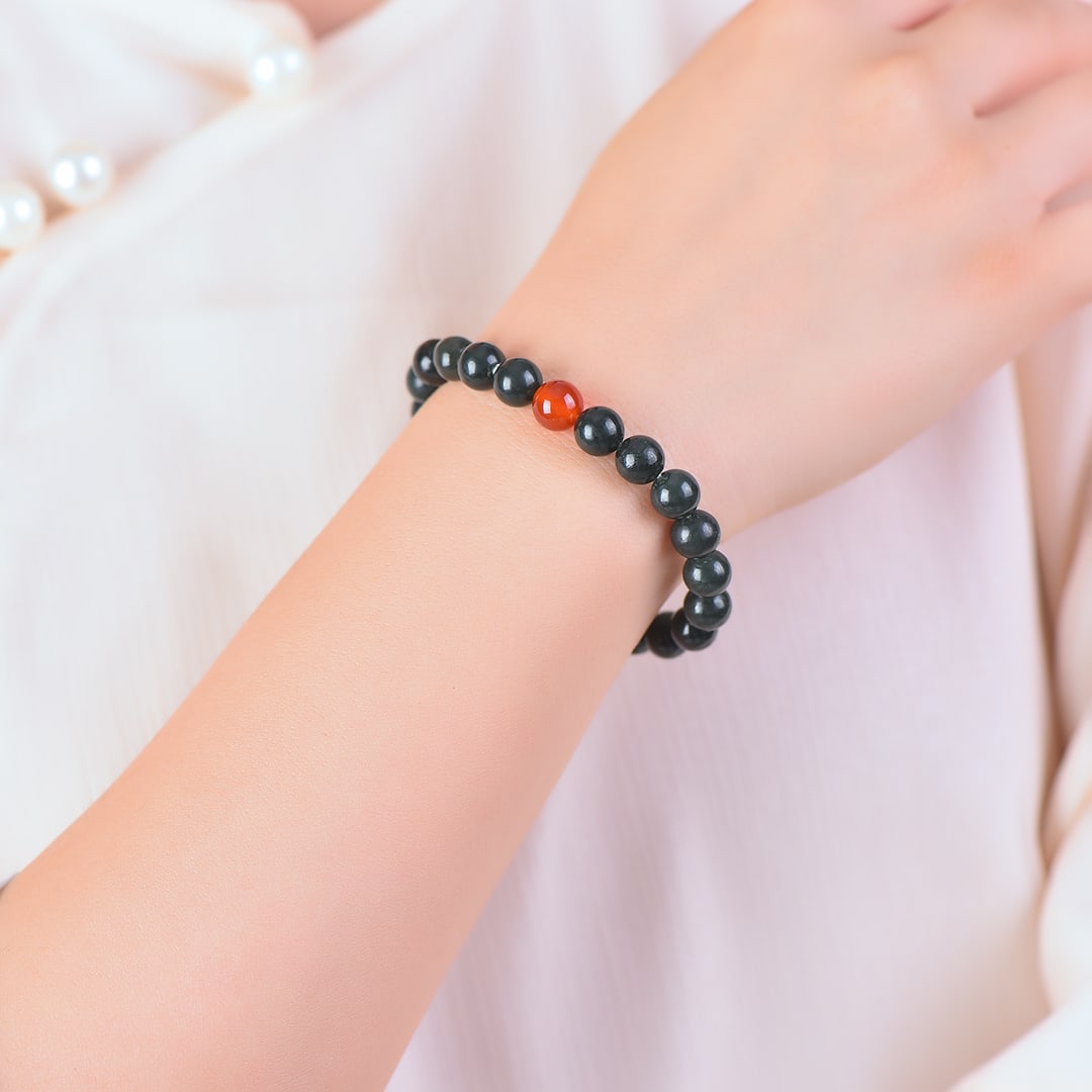 An Exquisite Sapphire Bracelets: An Exquisite Sapphire Bracelets,Size:8mm 寓意:象征着事事圆满,代表着未来事业的发达,