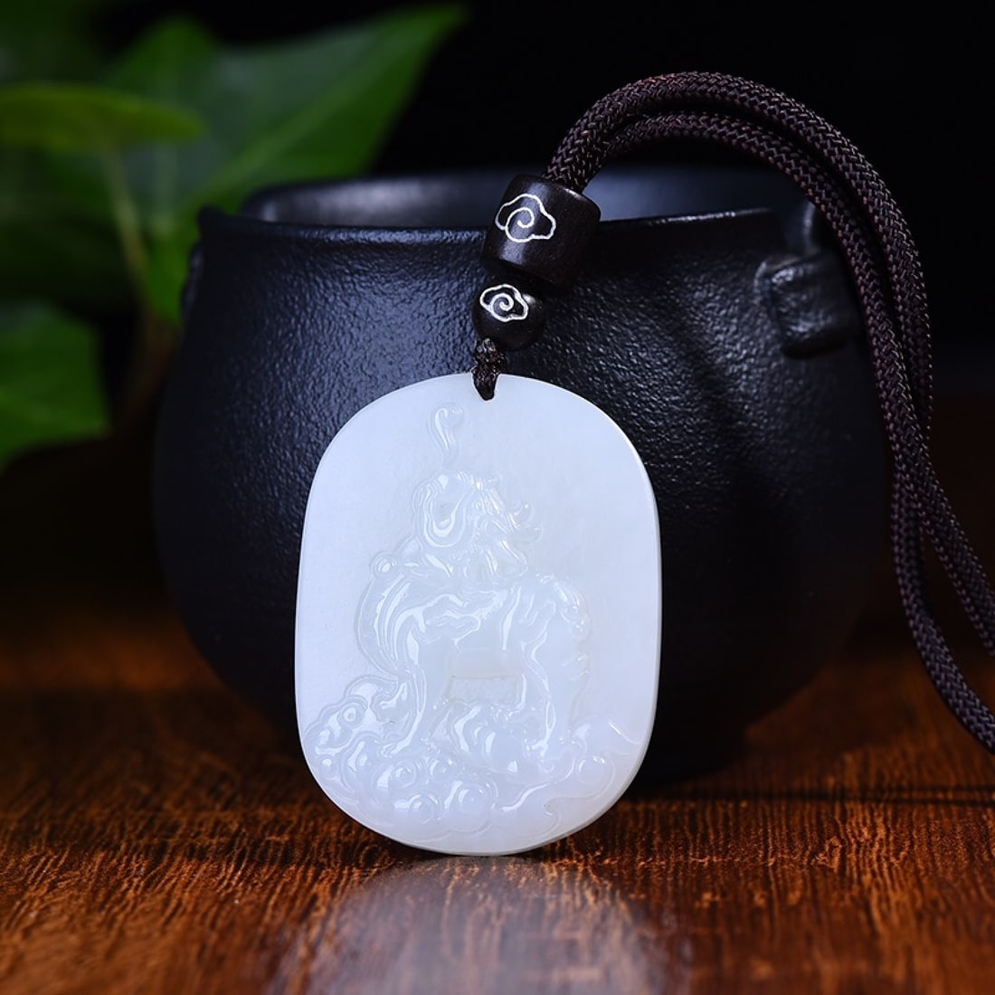 An Exquisite White Jade Auspicious Beast Pattern Pendant: An Exquisite White Jade Auspicious Beast Pattern Pendant,Size:30mmx40mm (寓意) 寓意吉祥 招财进宝 白玉瑞兽纹