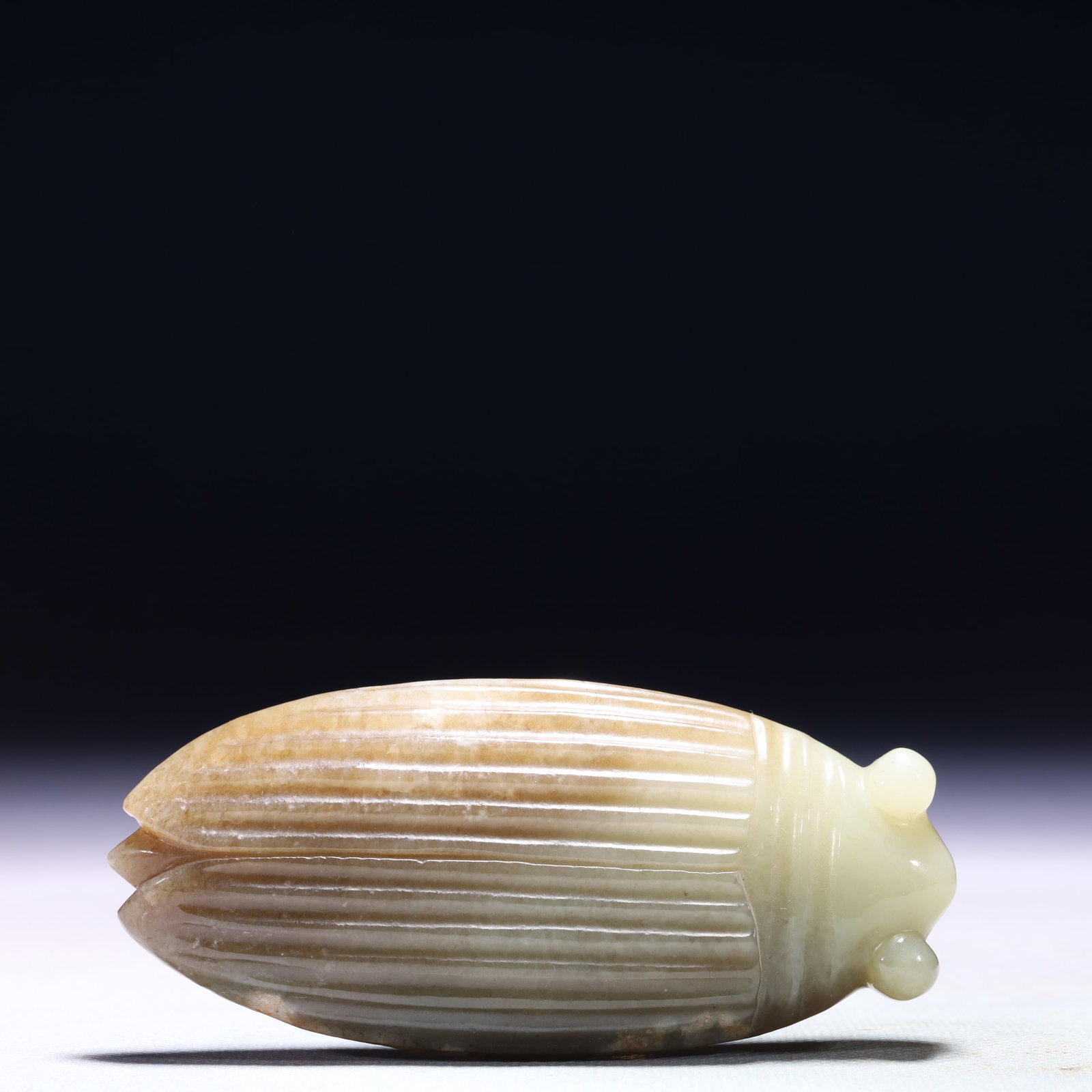 An Exquisite White Jade Cicada Ornament: An Exquisite White Jade Cicada Ornament,Qing Dynasty,China,Size:1.8inx3.7in,Weight:158.4g 白玉蝉摆件,中国清代