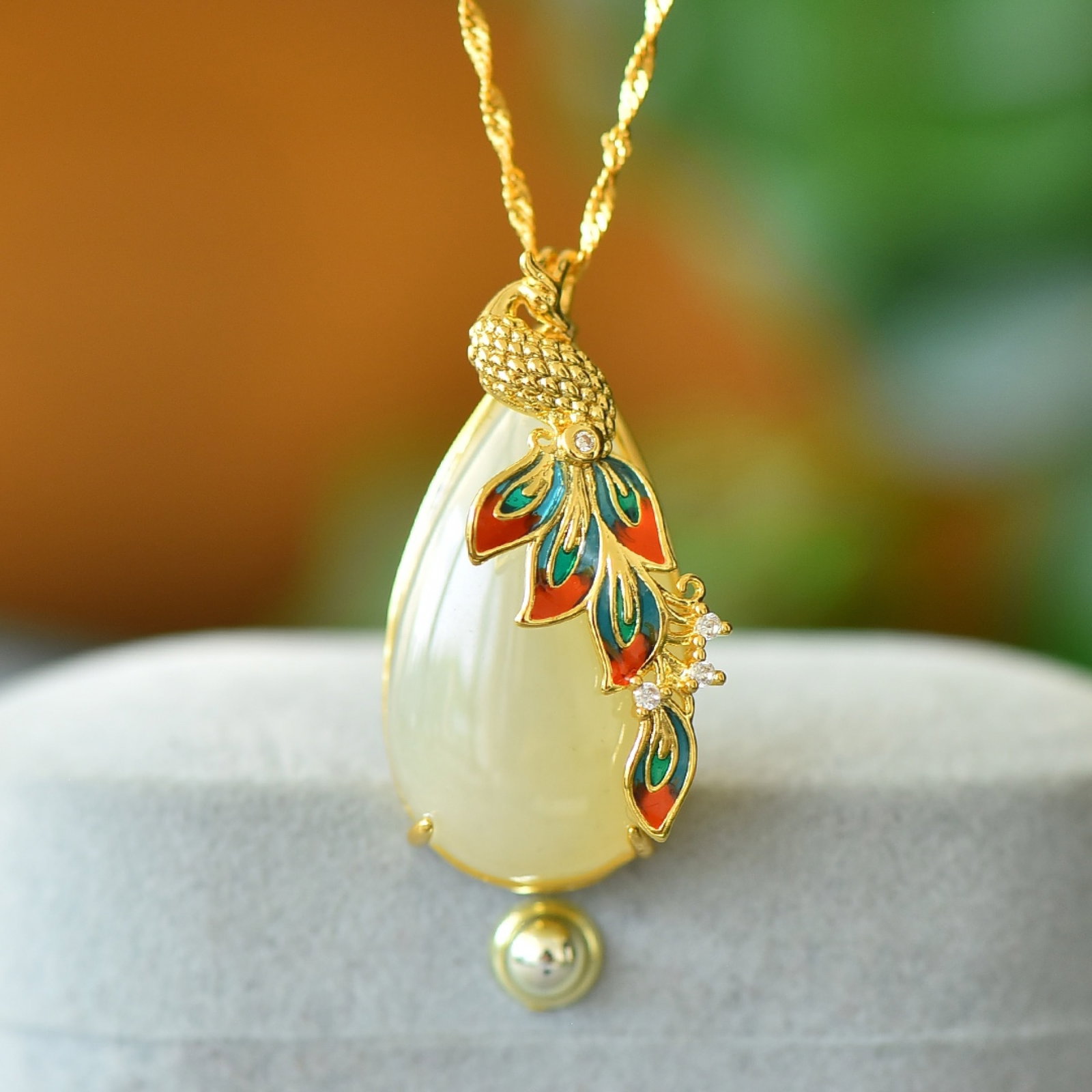 An Exquisite Bronze-Gold Plated Inlaid White Jade Phoenix Pattern Necklace,Inlaid Diamond: An Exquisite Bronze-Gold Plated Inlaid White Jade Phoenix Pattern Necklace,Inlaid Diamond,Size:17mmx30mm 铜镀金镶白玉凤纹项链,嵌ໟ