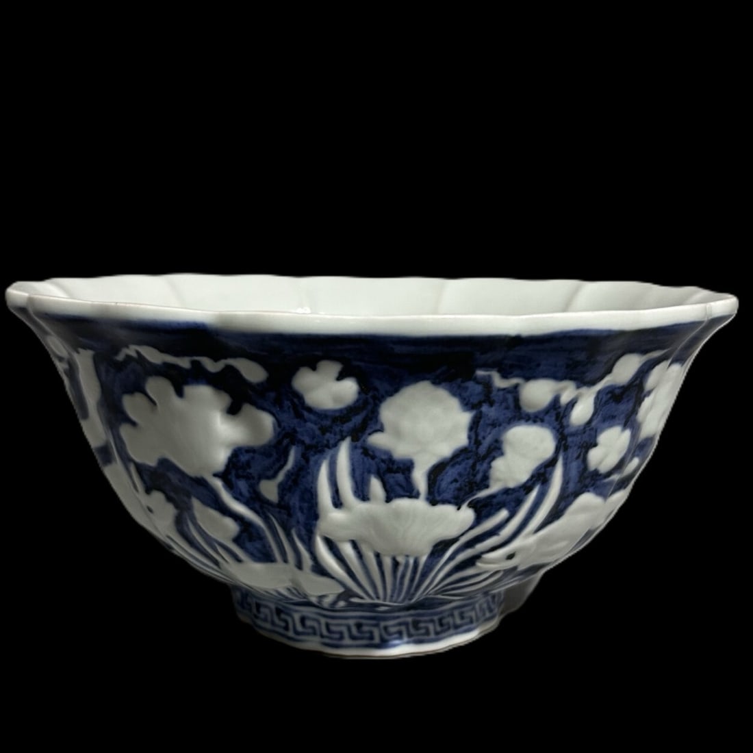 An Exquisite Blue and White Hornwort Pattern Bowl: An Exquisite Blue and White Hornwort Pattern Bowl,Ming Dynasty,China,Xuande Six-character Mark,Size:4.1inx8.5in