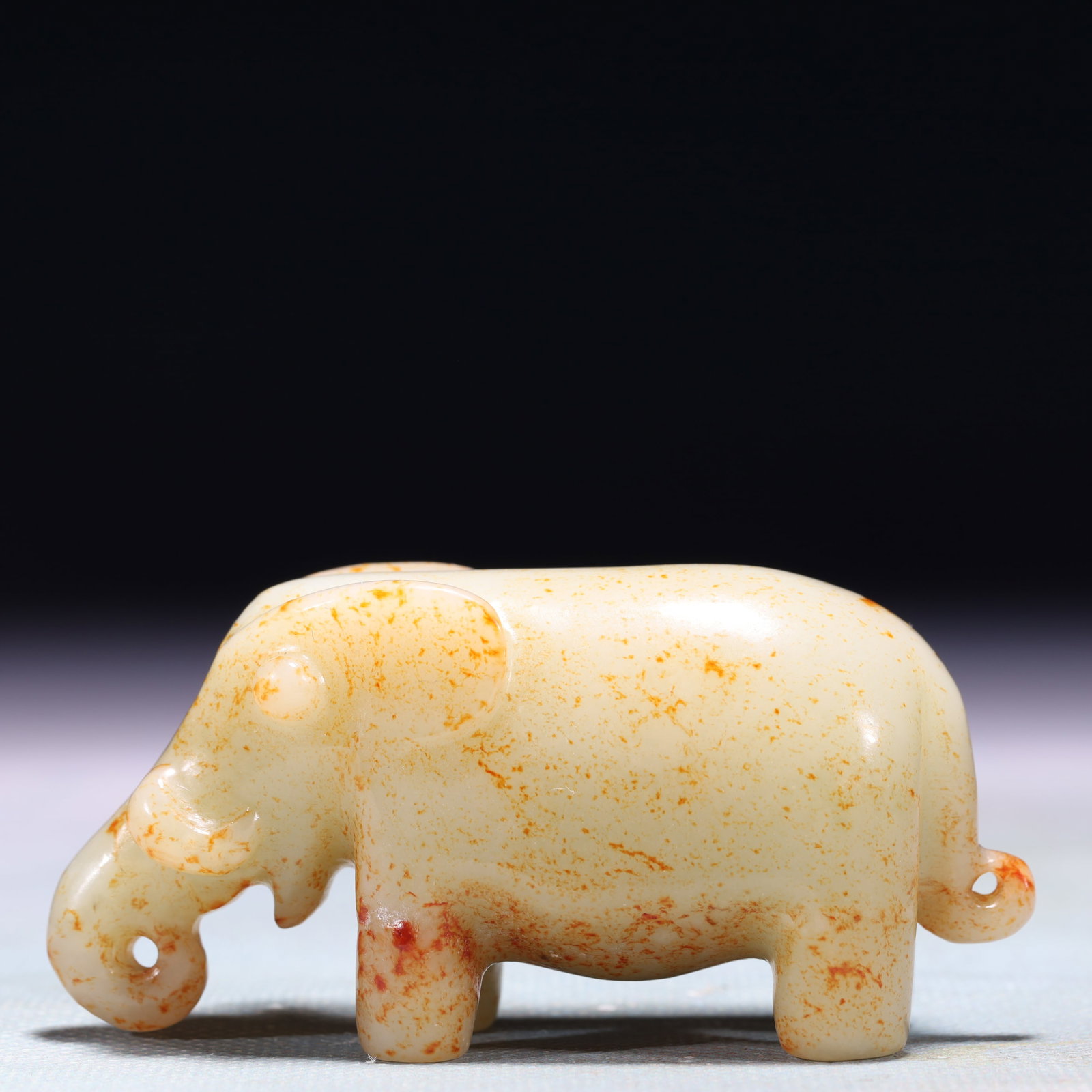 An Exquisite White Jade Elephant Ornament: An Exquisite White Jade Elephant Ornament,Qing Dynasty,China,Size:3inx1.2inx1.6in,Weight:154g 白玉象摆件,中国清代