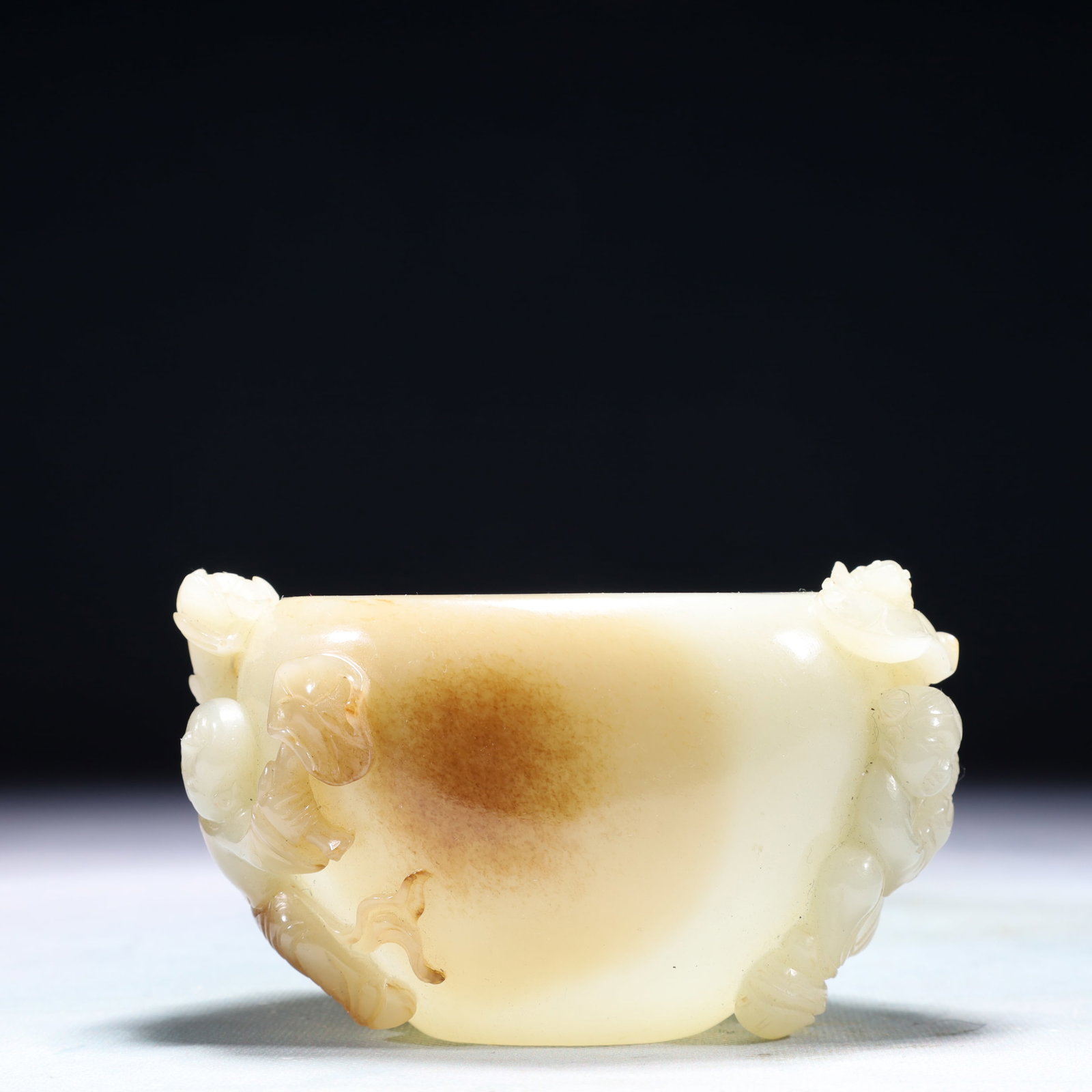 An Exquisite White Jade Figure Pattern Cup (1 of 10)