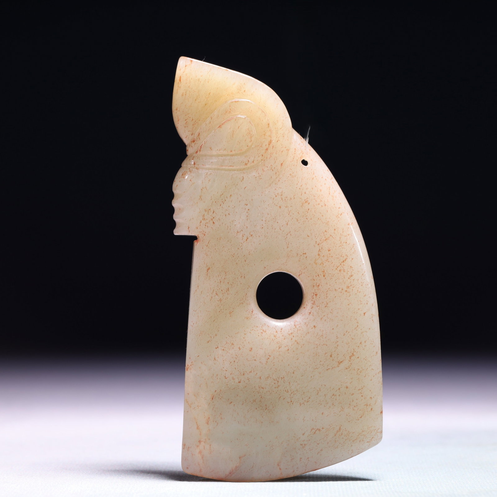 An Exquisite White Jade Pendant: An Exquisite White Jade Pendant,Qing Dynasty,China,Size:2.2inx0.4inx4.7in,Weight:173.5g 白玉挂件,中国清代