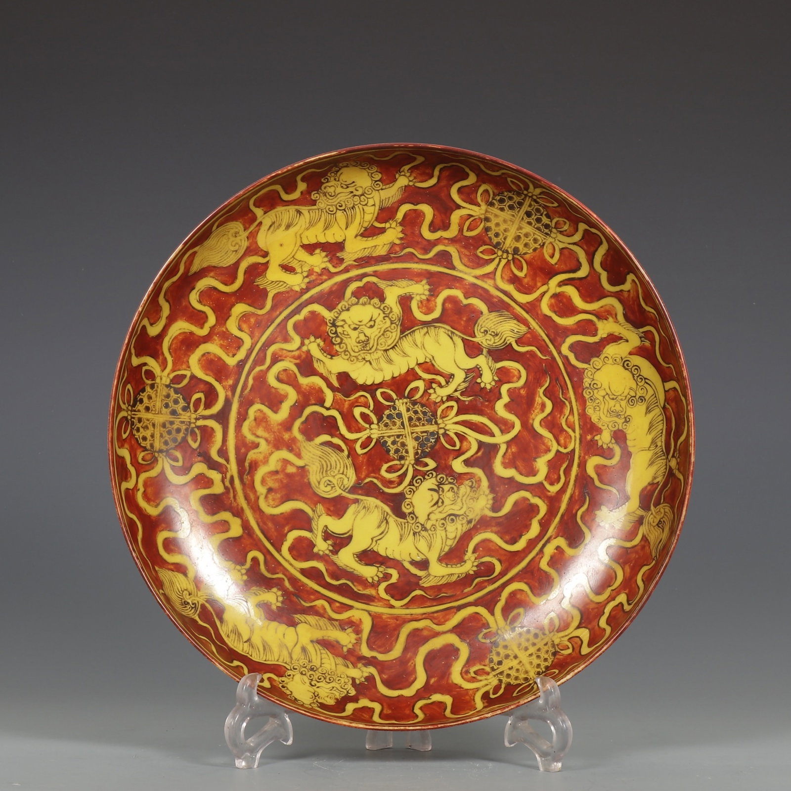 An Exquisite Red Ground Yellow Glazed Lion Pattern Plate: An Exquisite Red Ground Yellow Glazed Lion Pattern Plate,Ming Dynasty,China,Jiajing Six-character Mark,Size:2.4inx11.9in 红地黄釉狮子纹盘子,ߑ