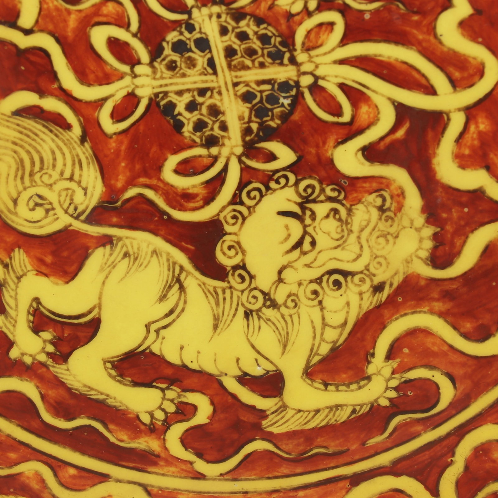 An Exquisite Red Ground Yellow Glazed Lion Pattern Plate - 5