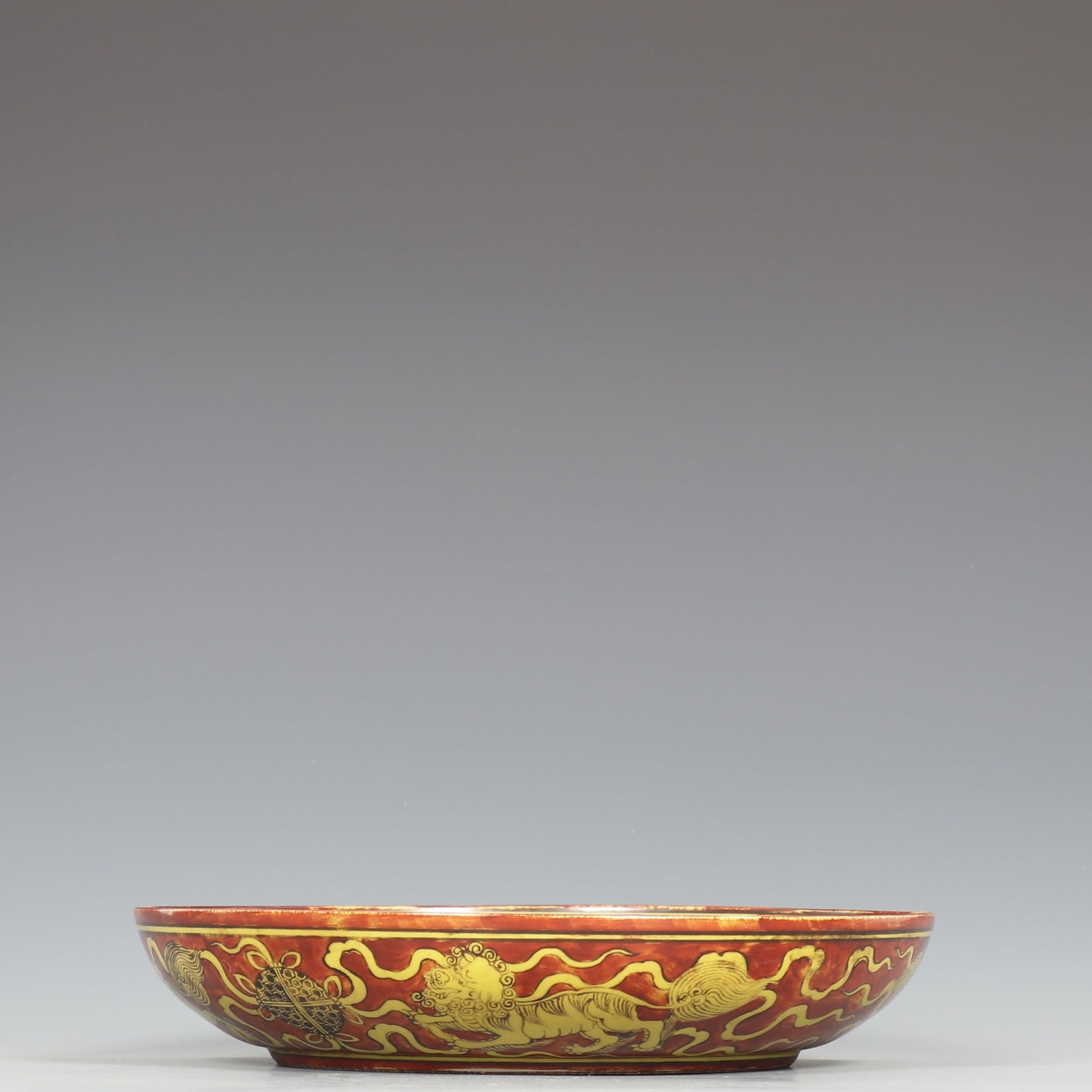 An Exquisite Red Ground Yellow Glazed Lion Pattern Plate - 7