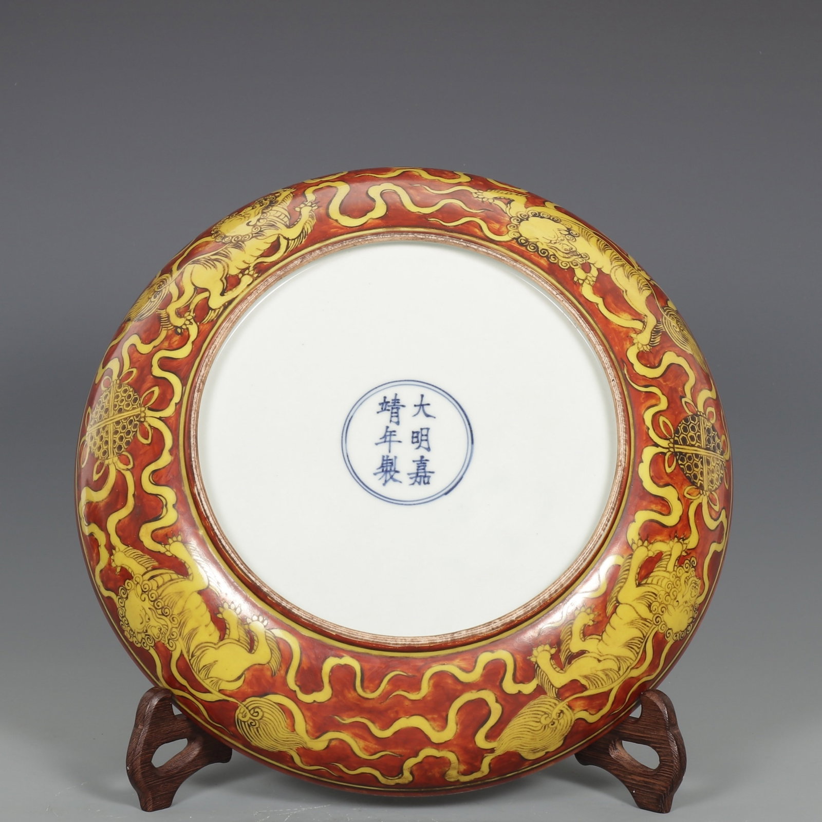 An Exquisite Red Ground Yellow Glazed Lion Pattern Plate - 8