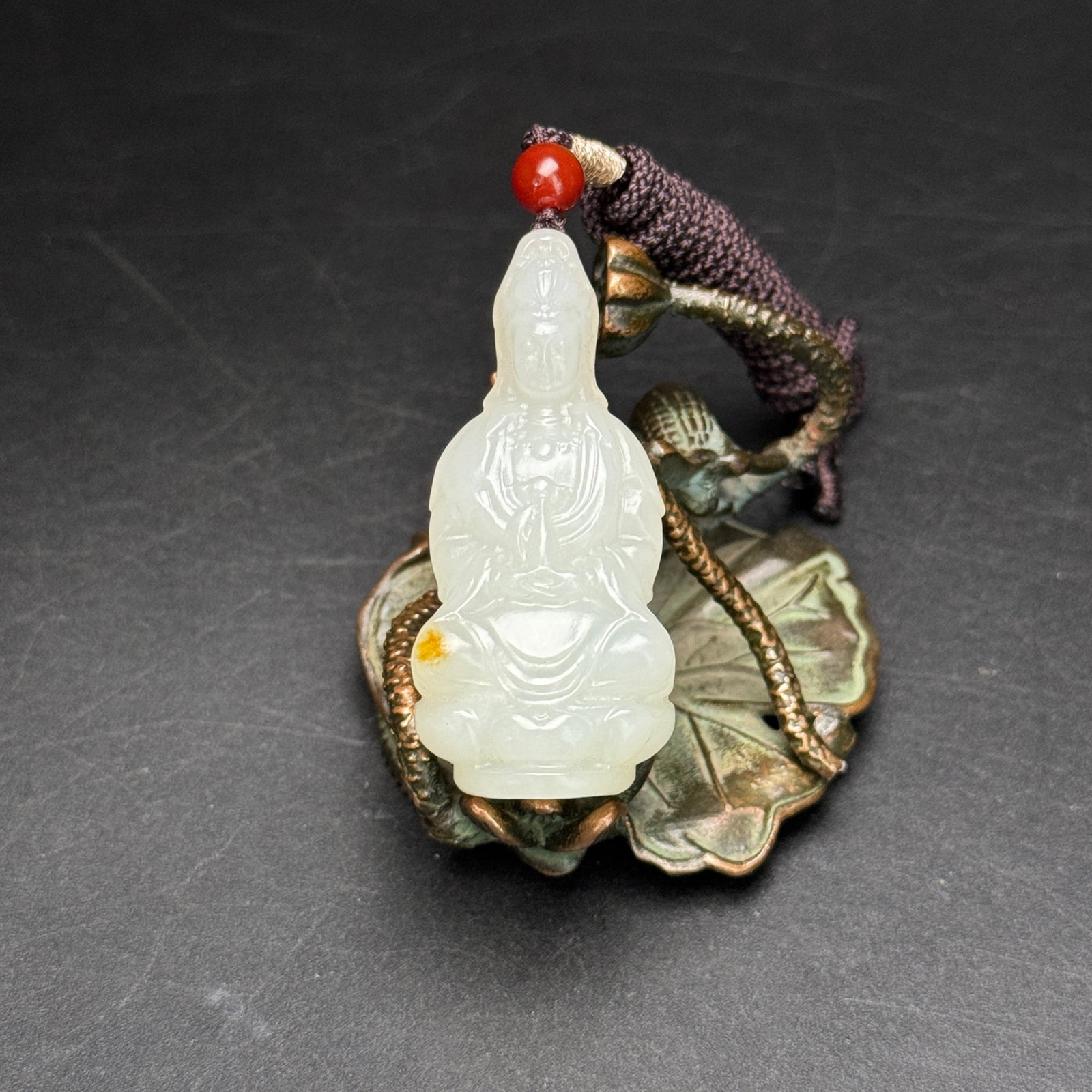 An Exquisite White Jade Statue of Avalokitesvara Pendant: An Exquisite White Jade Statue of Avalokitesvara Pendant,Qing Dynasty,China,Size:0.9inx1.9inx0.6in,Weight:21g 白玉观音像挂件,中国清代
