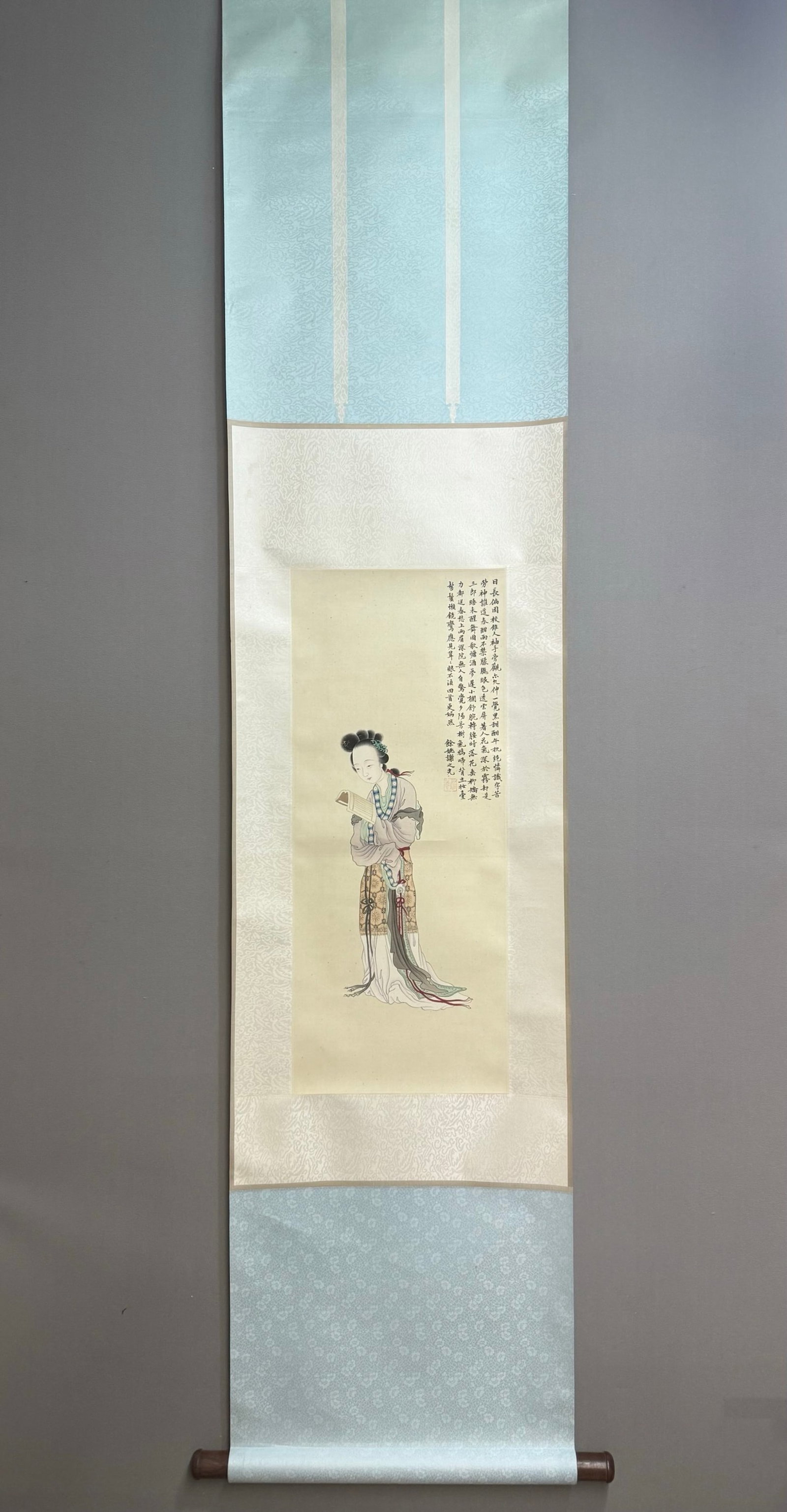 A Chinese Vertical Scroll Ink Painting of Character and Story on Silk: A Chinese Vertical Scroll Ink Painting of Character and Story on Silk,Xie Zhiguang,Size:28inx11.4in 一幅中国水墨绢本人物故事