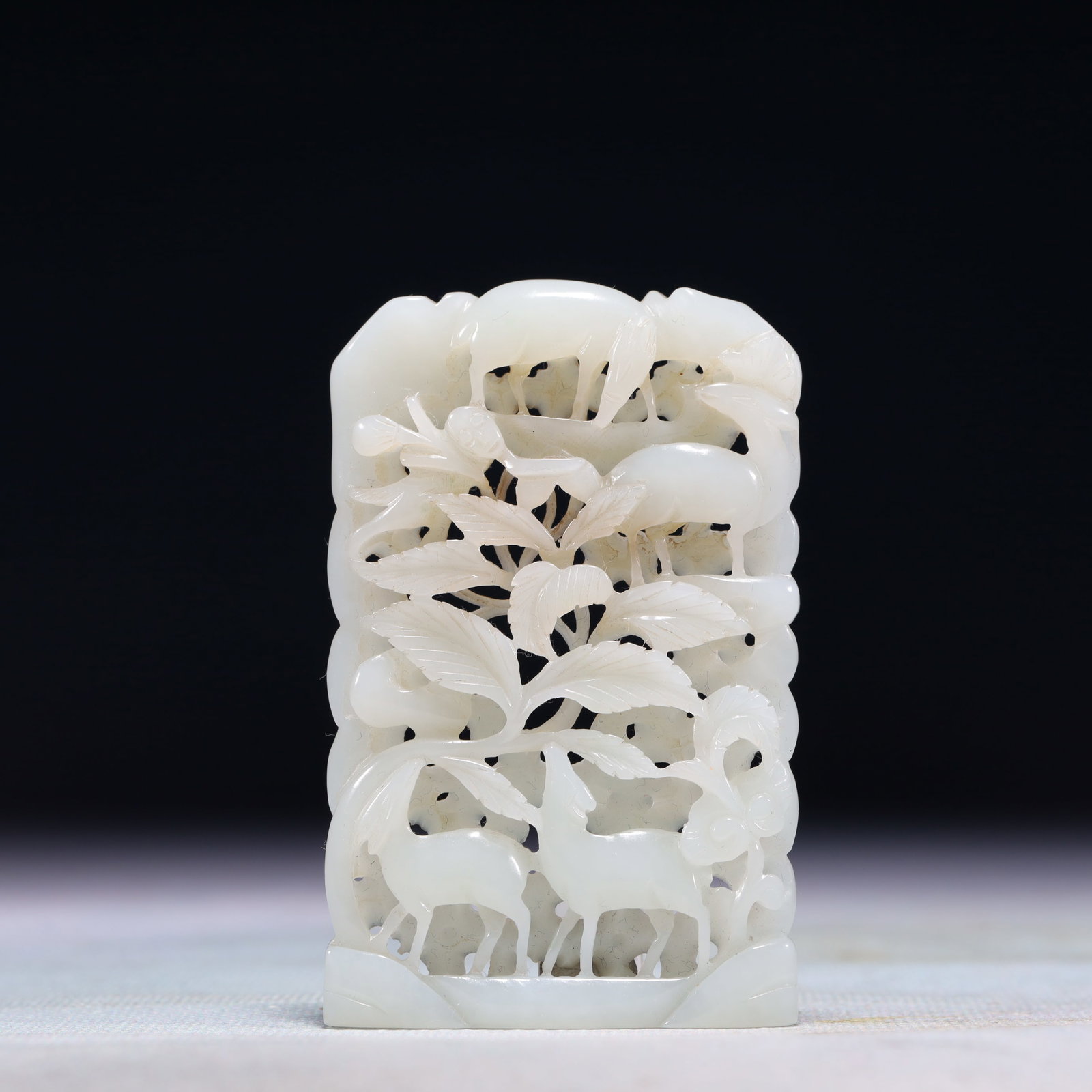 An Exquisite White Jade Deer Pattern Pendant: An Exquisite White Jade Deer Pattern Pendant,Qing Dynasty,China,Size:2inx3.1in,Weight:52g 白玉鹿纹佩,中国清代