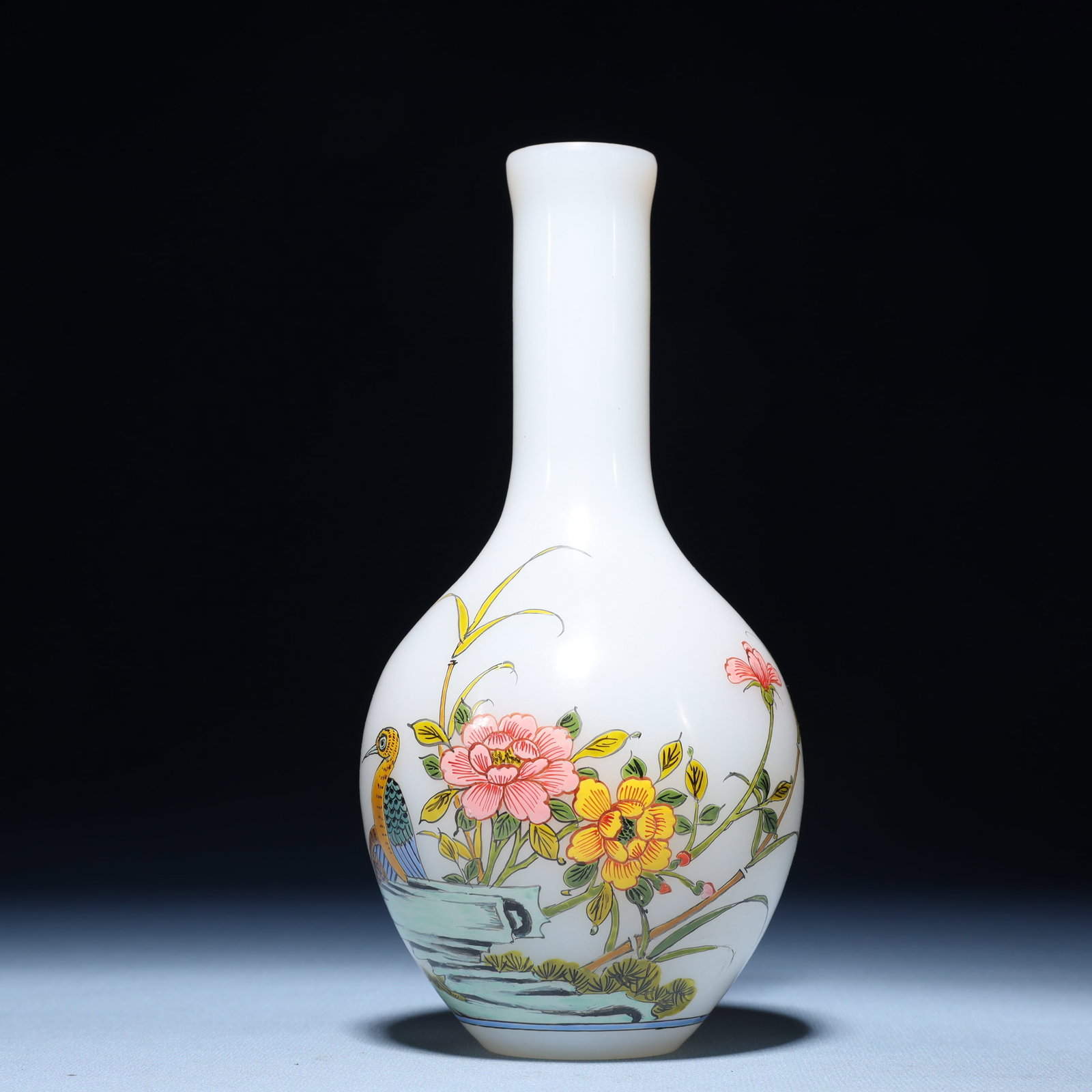An Exquisite Glass Flower and Butterfly Pattern Vase: An Exquisite Glass Flower and Butterfly Pattern Vase,Qing Dynasty,China,Qianlong Four-character Mark,Size:3.5inx7.5in,Weight:431g 琉璃花卉蝴蝶纹瓶,È