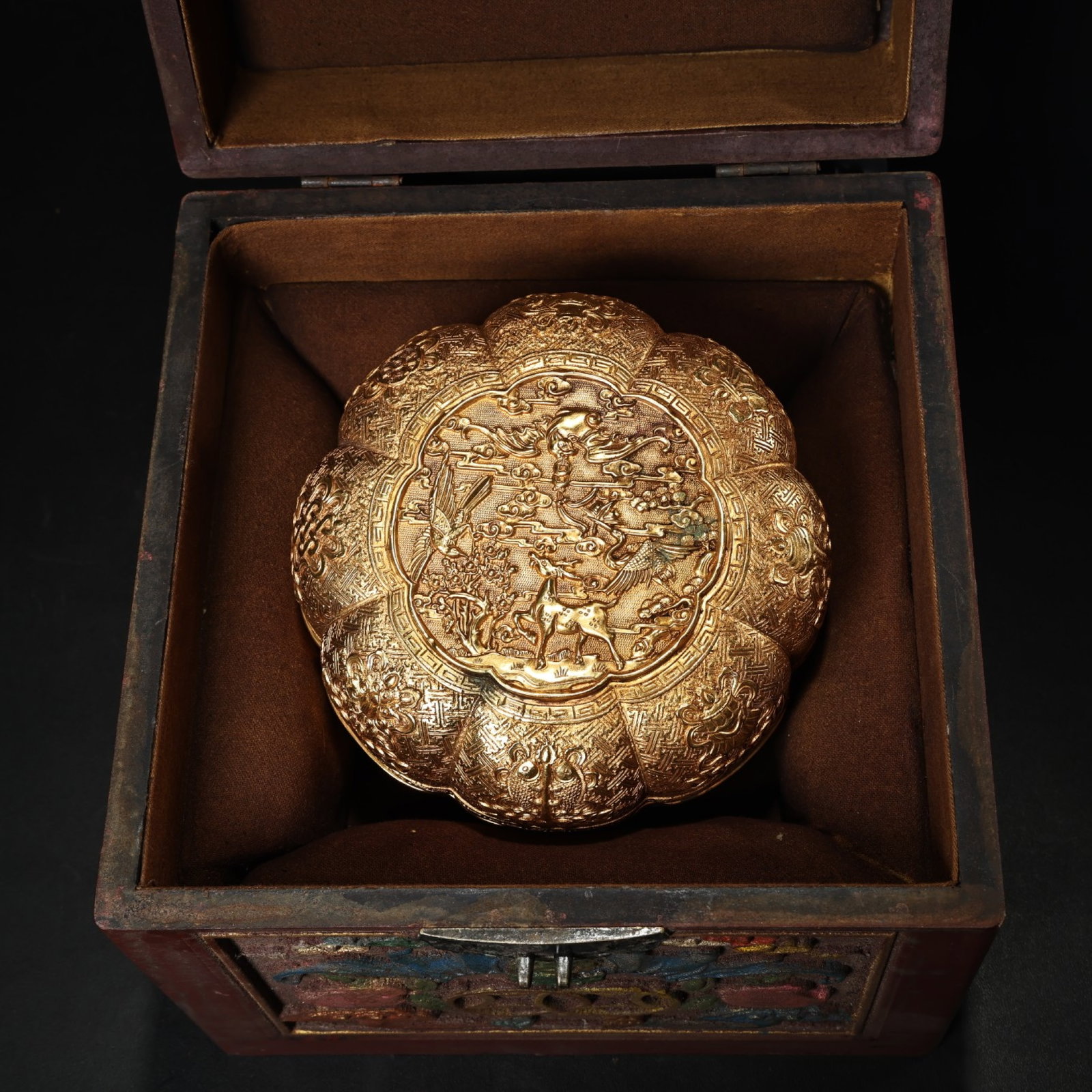 An Exquisite Gilt Bronze Eight Treasures Pattern Box with Cover (1 of 8)