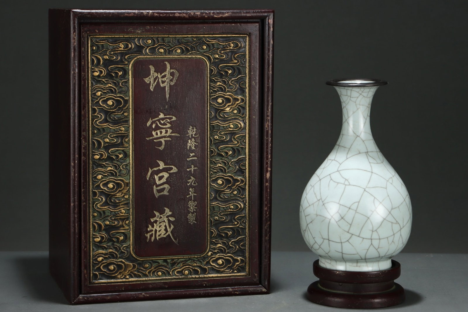An Exquisite Guan yao Cover with Silver Vase,with an Imperial Poem by Emperor Qianlong: An Exquisite Guan yao Cover with Silver Vase,with an Imperial Poem by Emperor Qianlong,Song Dynasty,China,Size:9.1inx5.4in 官窑银口瓶,带乾隆御'