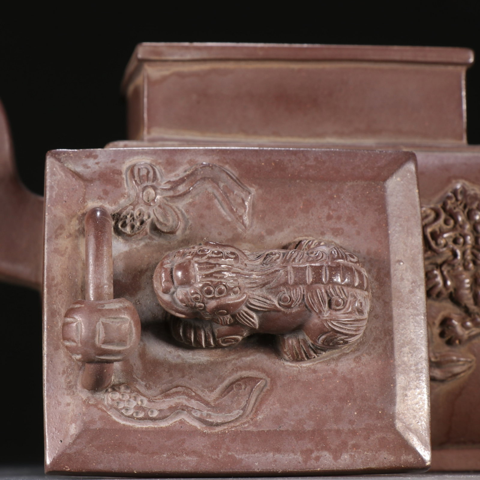 A Rare Purple Sands Lion Pattern Teapot - 3