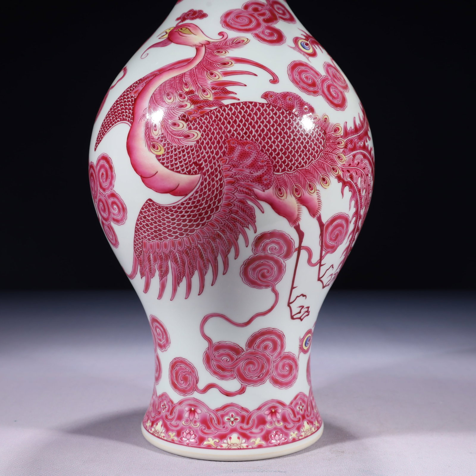 An Exquisite Ruby Red-Glazed Painted Gold Auspicious Cloud and Phoenix Pattern Vase - 3