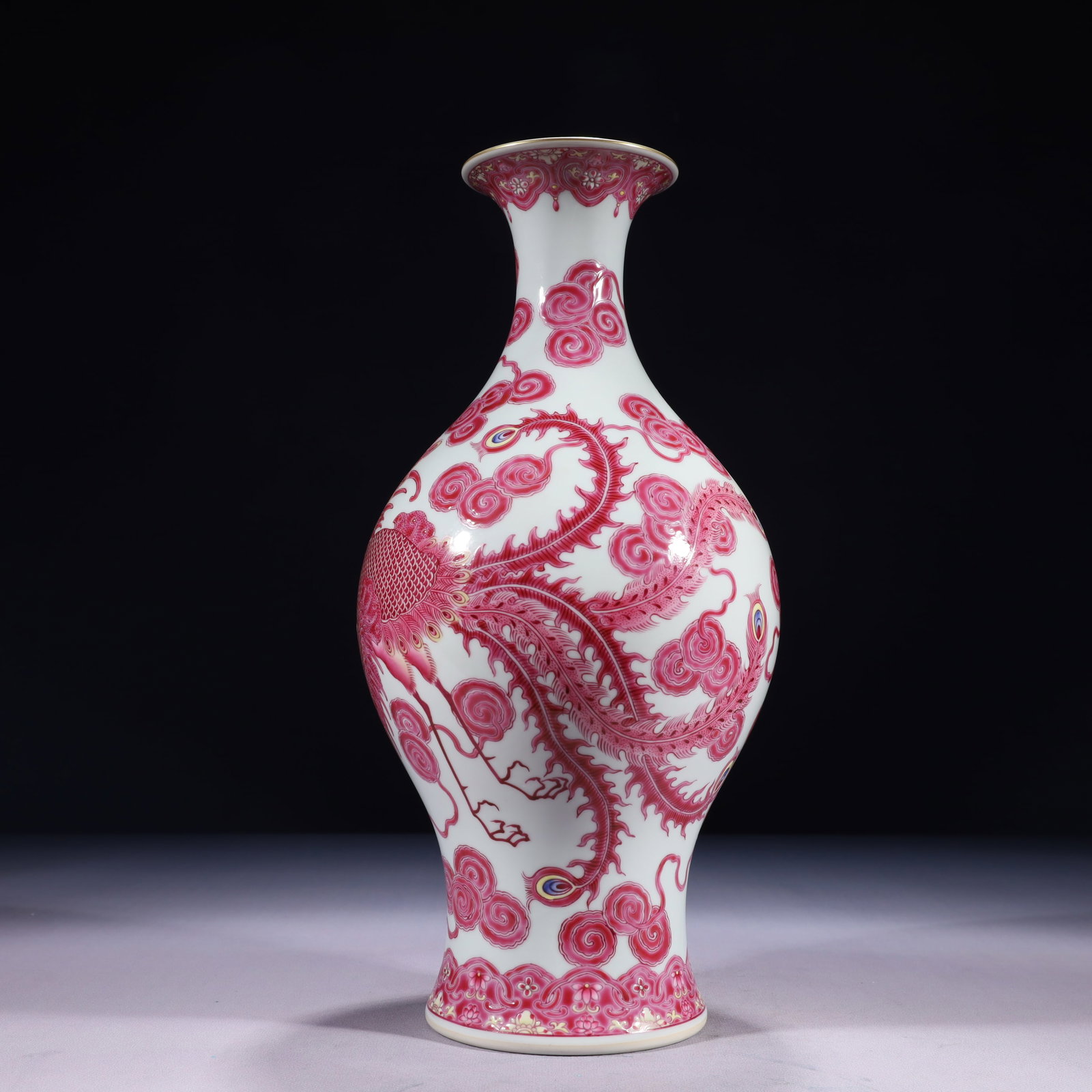 An Exquisite Ruby Red-Glazed Painted Gold Auspicious Cloud and Phoenix Pattern Vase - 4