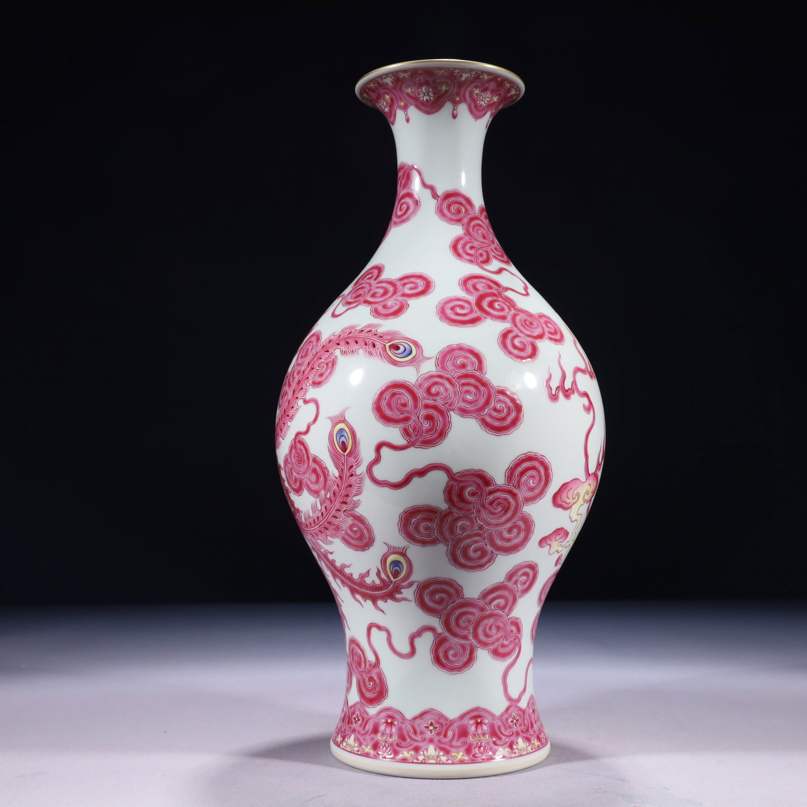 An Exquisite Ruby Red-Glazed Painted Gold Auspicious Cloud and Phoenix Pattern Vase - 5