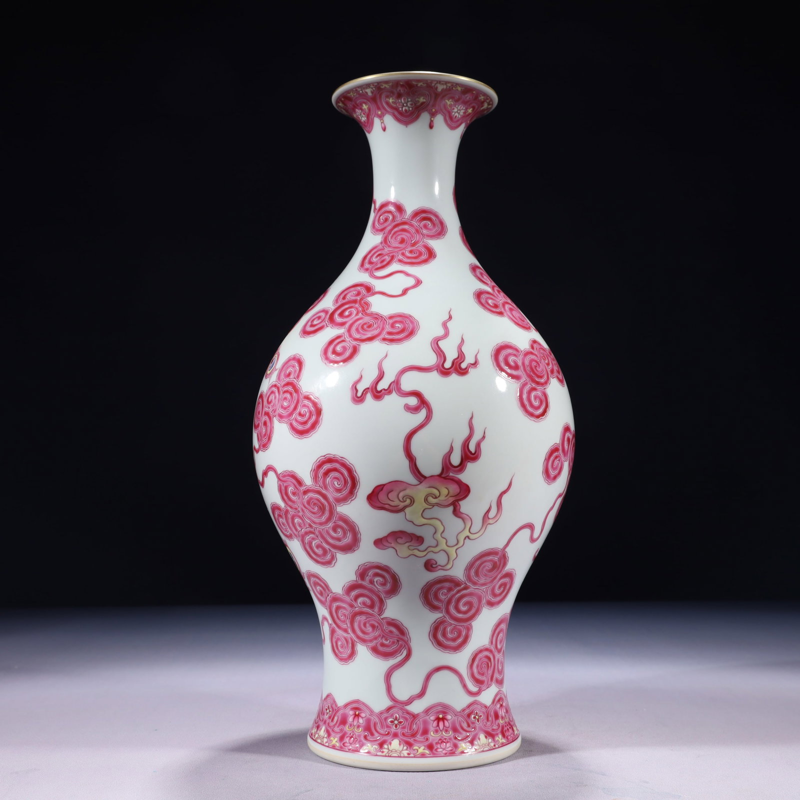 An Exquisite Ruby Red-Glazed Painted Gold Auspicious Cloud and Phoenix Pattern Vase - 6