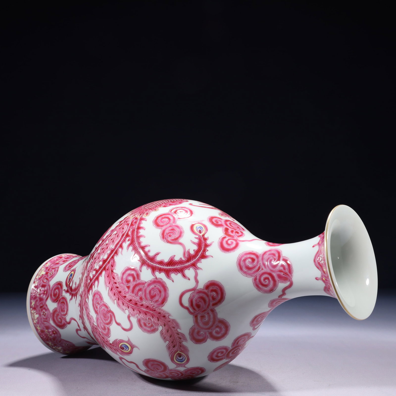 An Exquisite Ruby Red-Glazed Painted Gold Auspicious Cloud and Phoenix Pattern Vase - 8