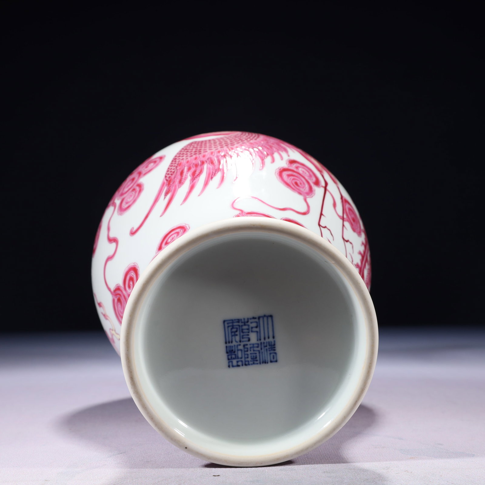 An Exquisite Ruby Red-Glazed Painted Gold Auspicious Cloud and Phoenix Pattern Vase - 9