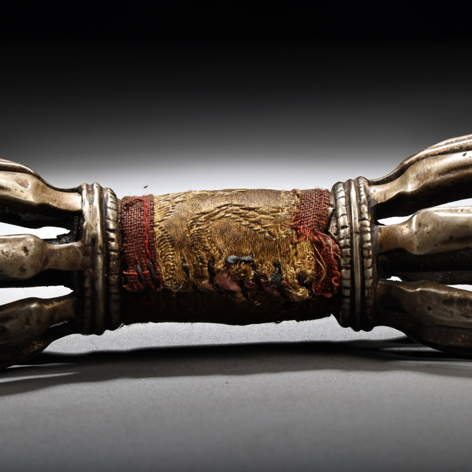 An Exquisite Bronze Ritual Implement - 3