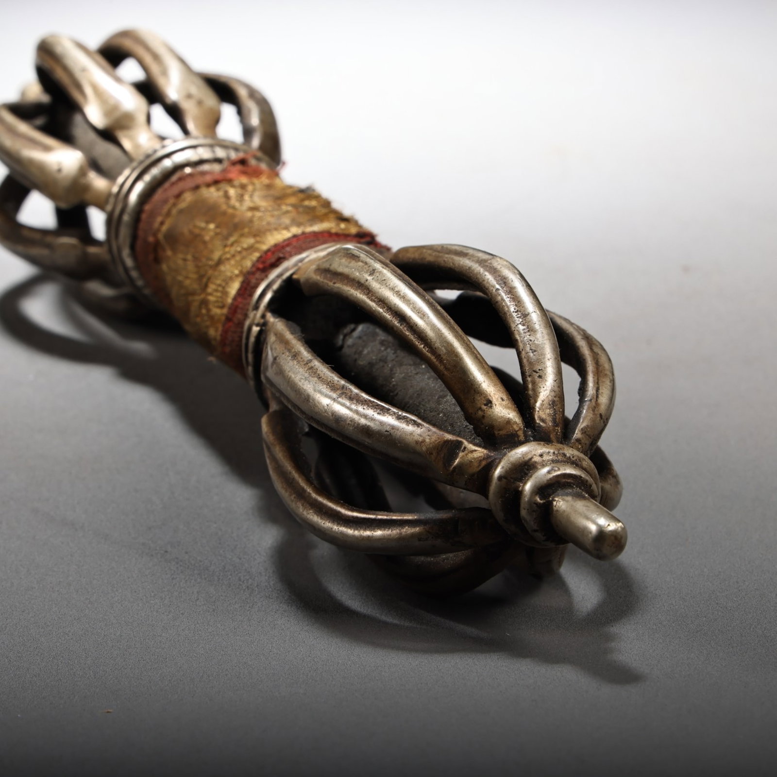 An Exquisite Bronze Ritual Implement - 5