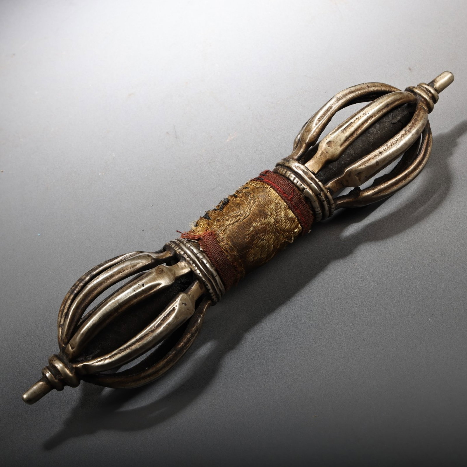 An Exquisite Bronze Ritual Implement - 7