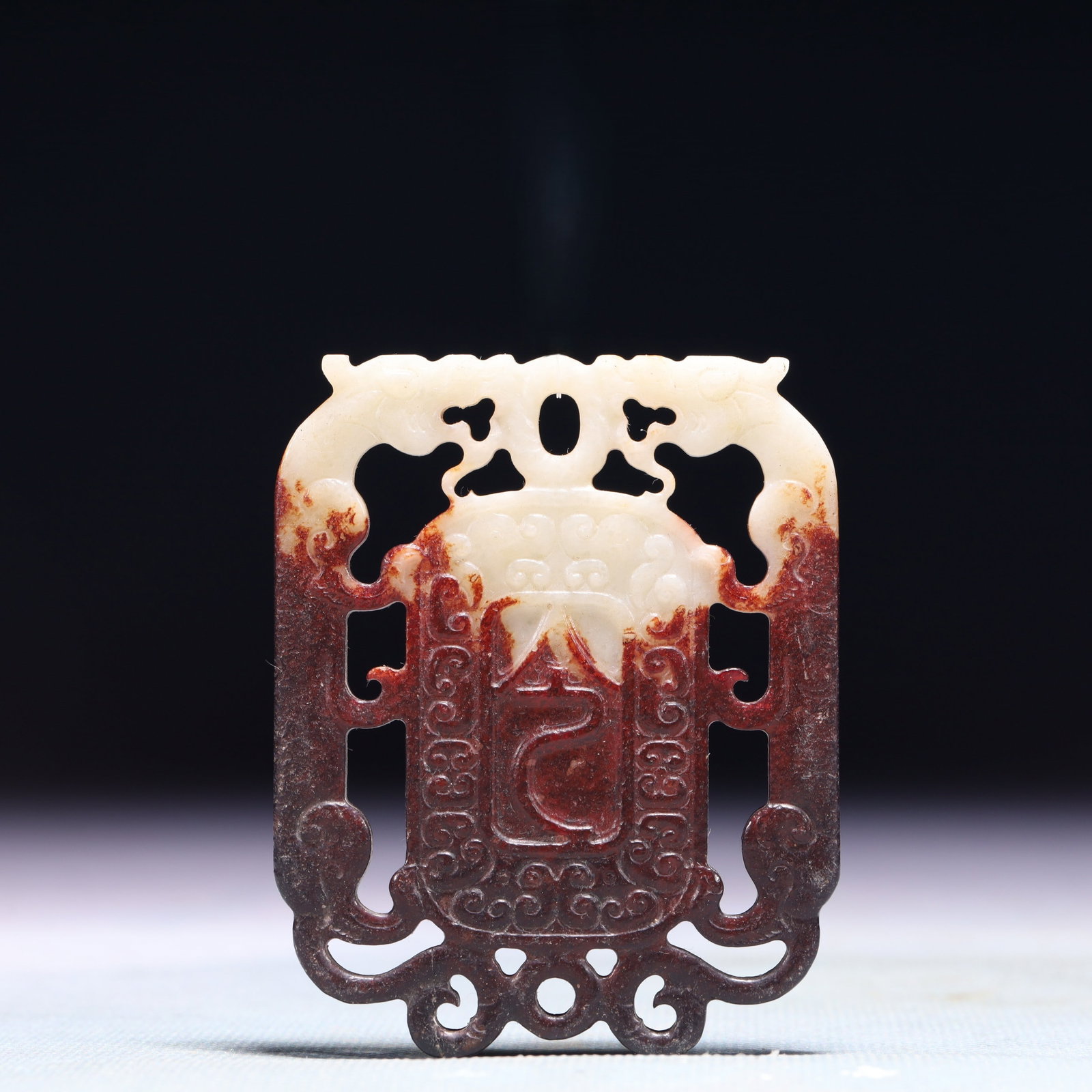 An Exquisite White Jade Dragon Pattern Pendant: An Exquisite White Jade Dragon Pattern Pendant,Qing Dynasty,China,Size:2.4inx2.8in,Weight:38.2g 白玉龙纹挂件,中国清代