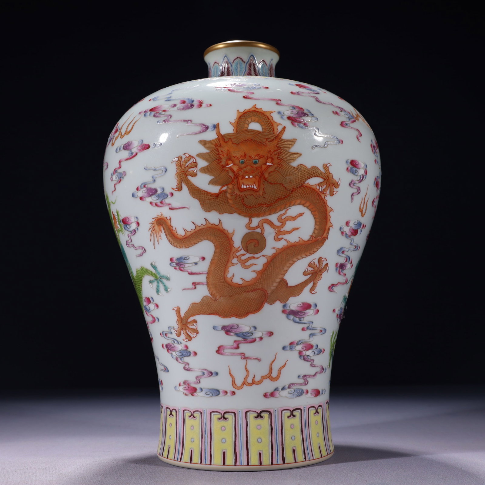 An Exquisite Famille-Rose Painted Gold Auspicious Cloud and Dragon Pattern Vase: An Exquisite Famille-Rose Painted Gold Auspicious Cloud and Dragon Pattern Vase,Qing Dynasty,China,With Mark,Size:6.7inx11.8in,Weight:1950g 粉彩描金祥云龙 