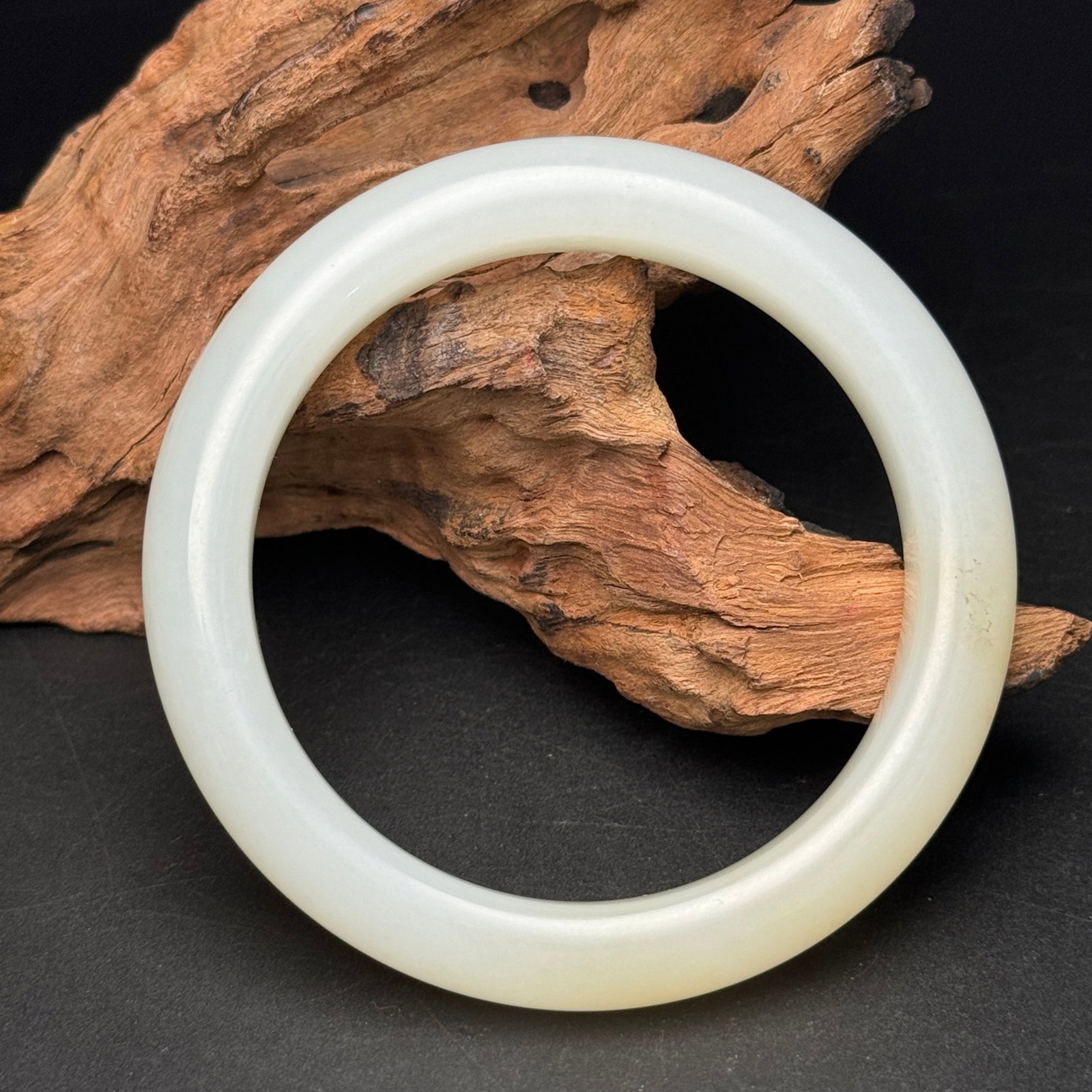 An Exquisite White Jade Bracelet (1 of 7)