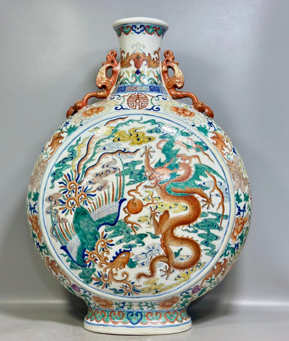 A Huge Doucai Dragon and Phoenix Pattern Double-Ears Vase: A Huge Doucai Dragon and Phoenix Pattern Double-Ears Vase,Qing Dynasty,China,Qianlong Six-character Mark,Size:22inx16.5in 斗彩龙凤纹双耳瓶,中Þ